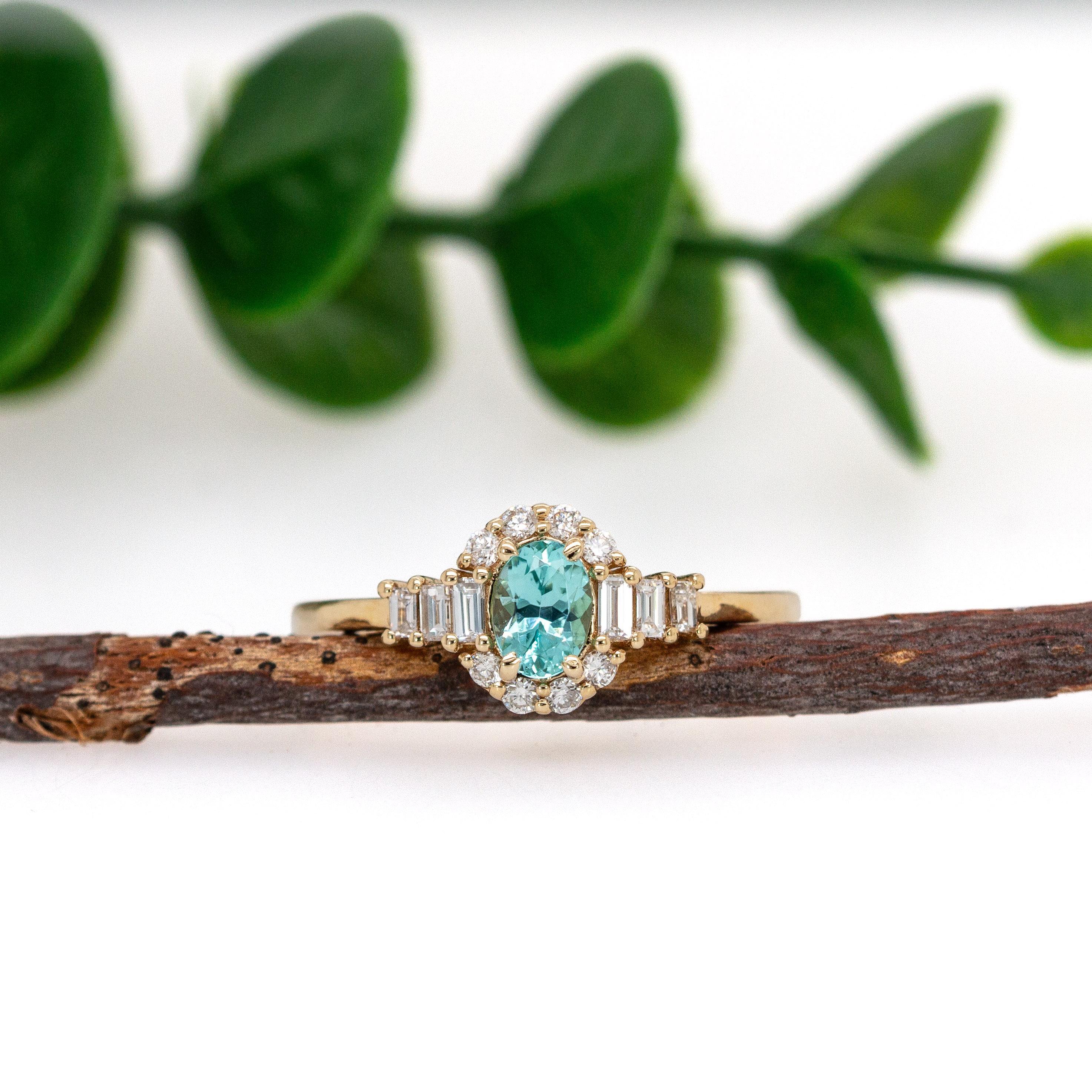 Anillo de Turmalina Paraiba con Diamantes Naturales en Oro Macizo de 14K  OV 5,5x4mm Art Decó en venta