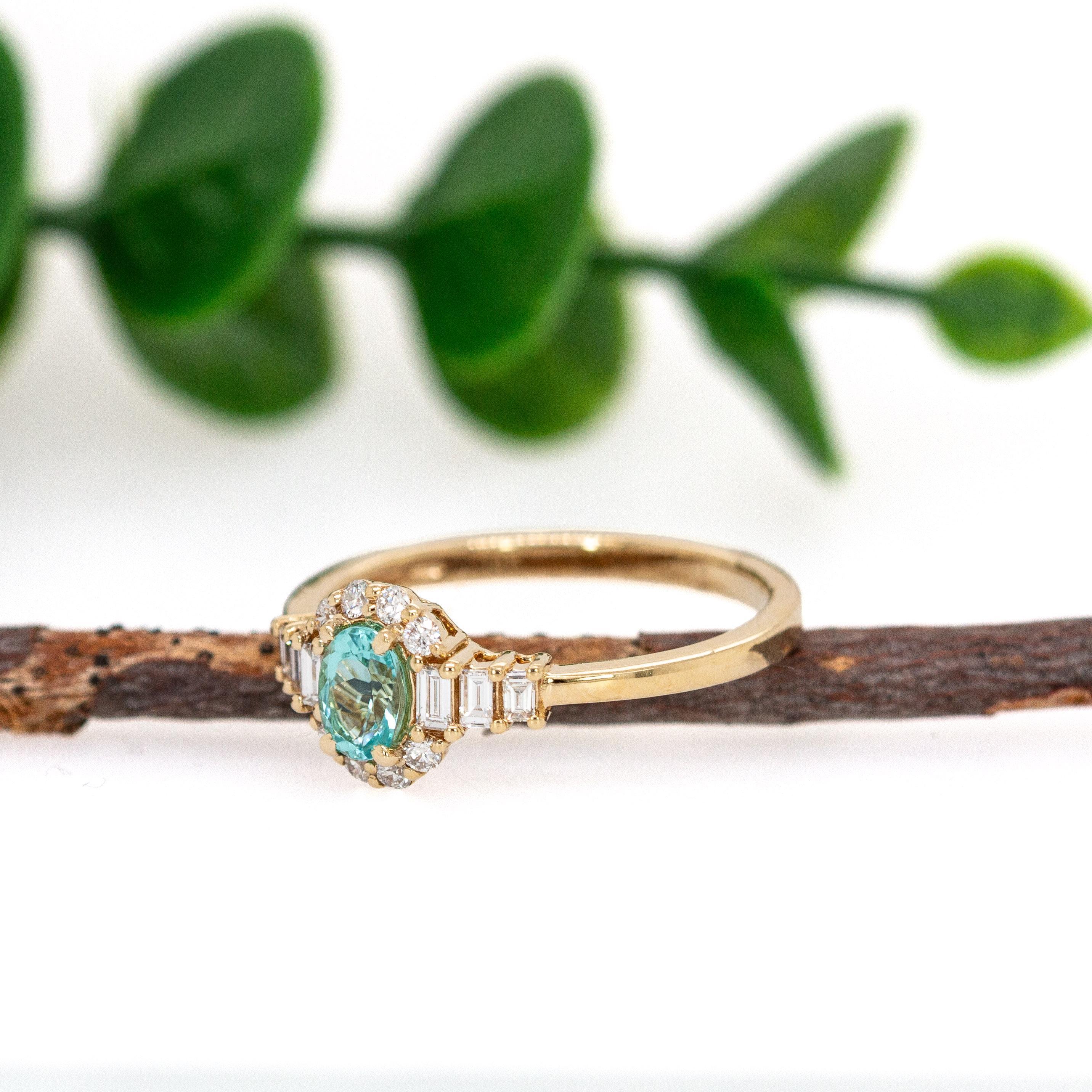 Anillo de Turmalina Paraiba con Diamantes Naturales en Oro Macizo de 14K  OV 5,5x4mm Corte oval en venta