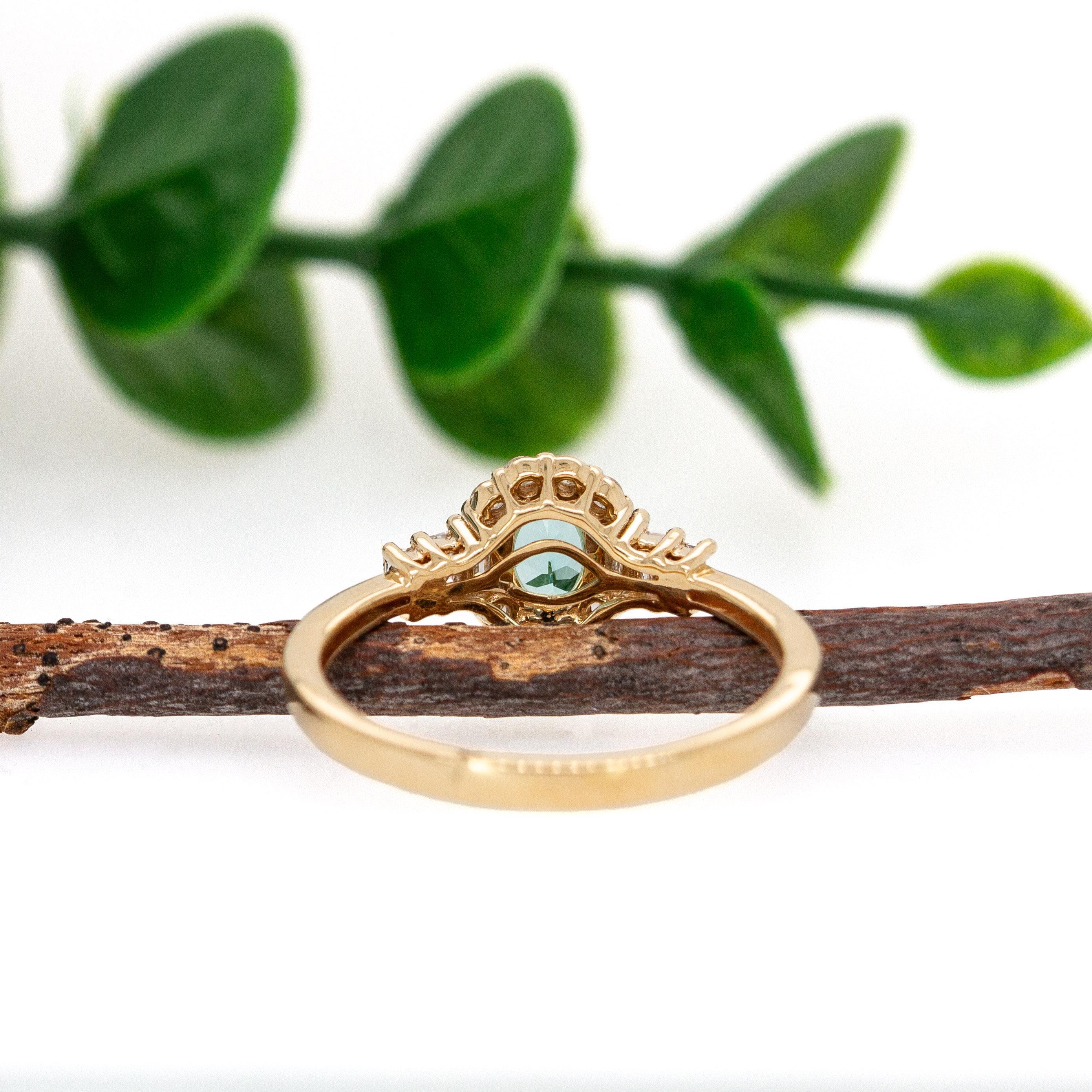 De las mujeres Anillo de Turmalina Paraiba con Diamantes Naturales en Oro Macizo de 14K  OV 5,5x4mm en venta