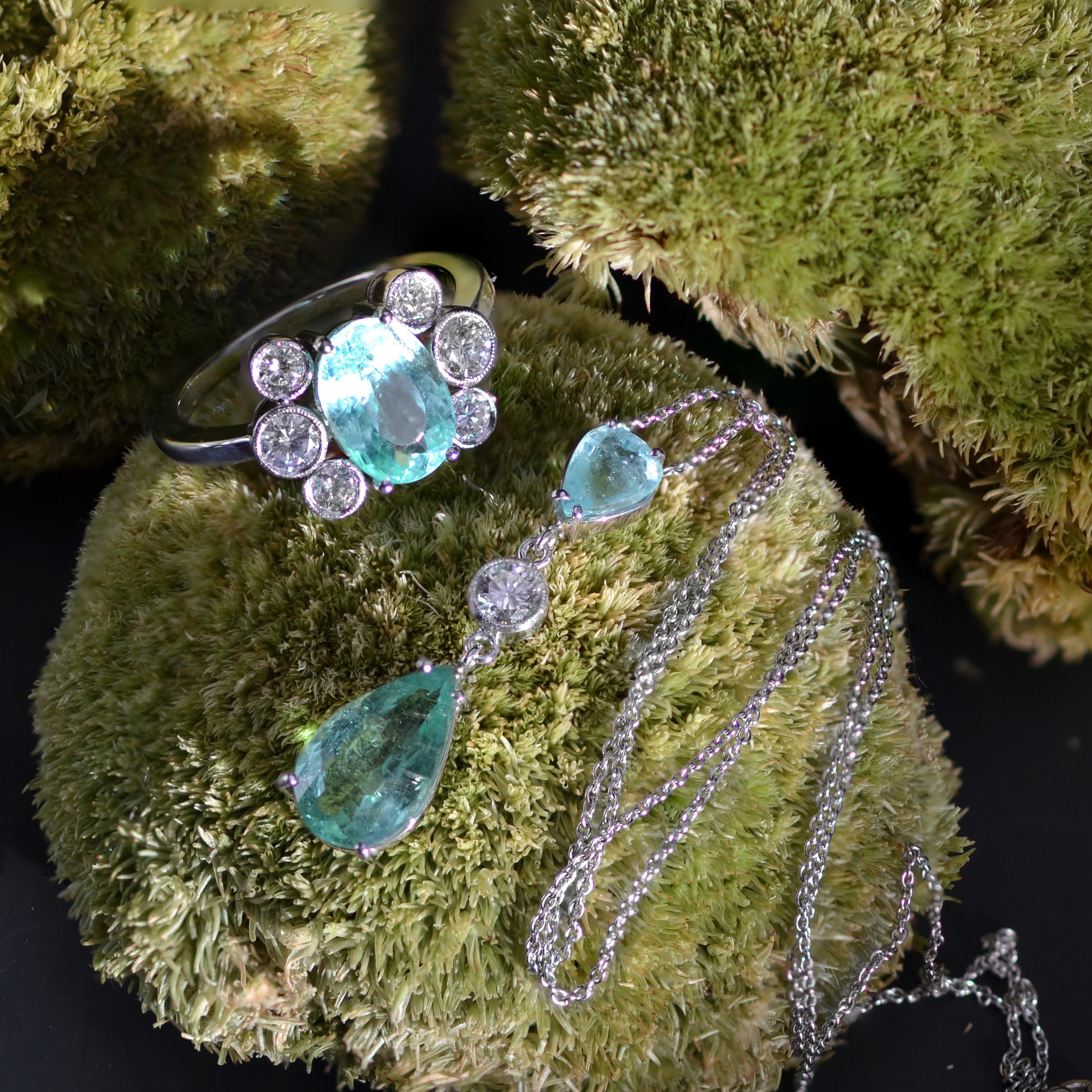 Halskette mit Anhnger aus 18 Karat Weigold mit Paraiba-Turmalinen und Diamanten im Angebot 9