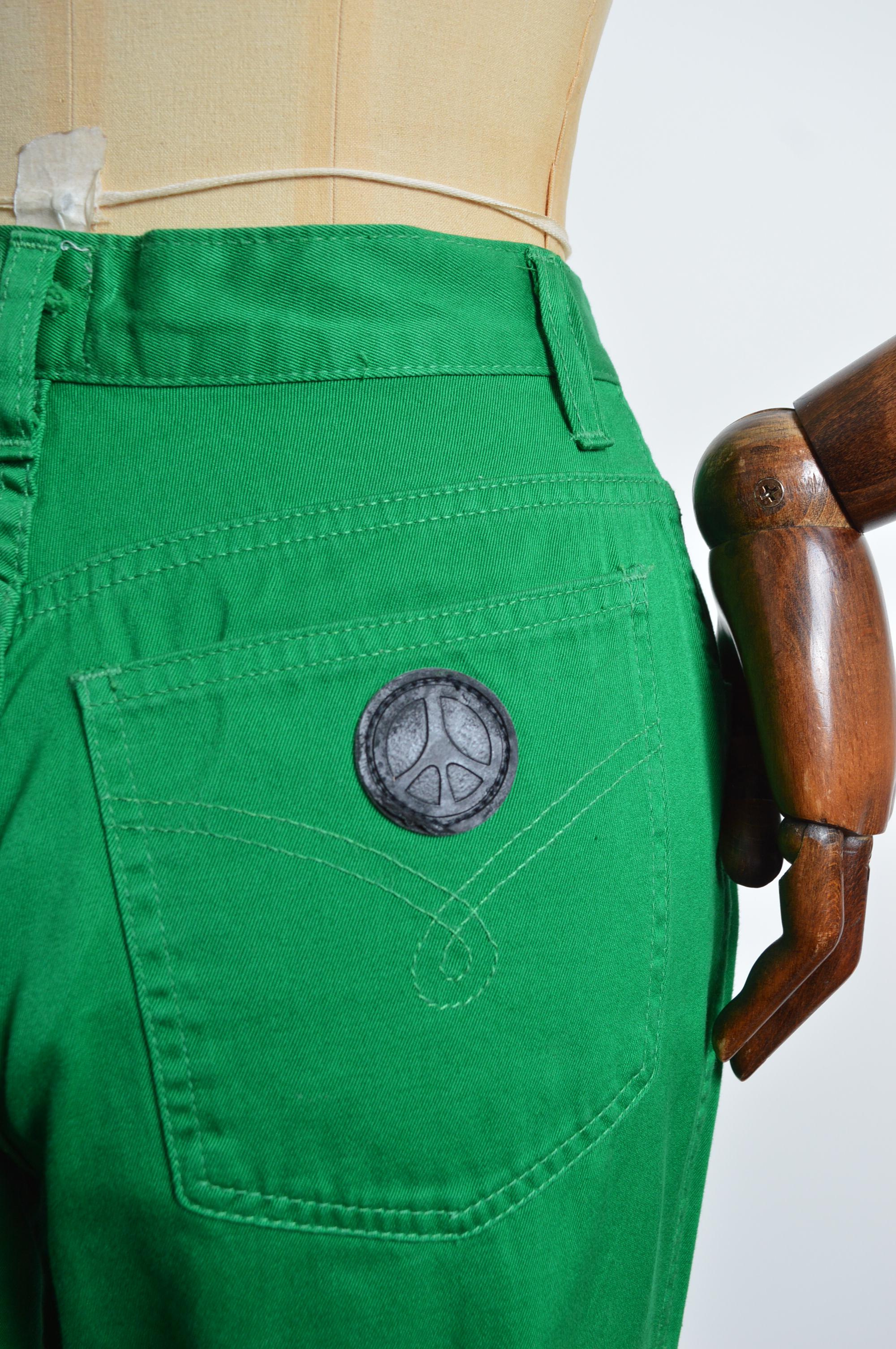 Parakeet 1990's Green Spell out Moschino Jeans a vita alta - Pantaloni in vendita 5