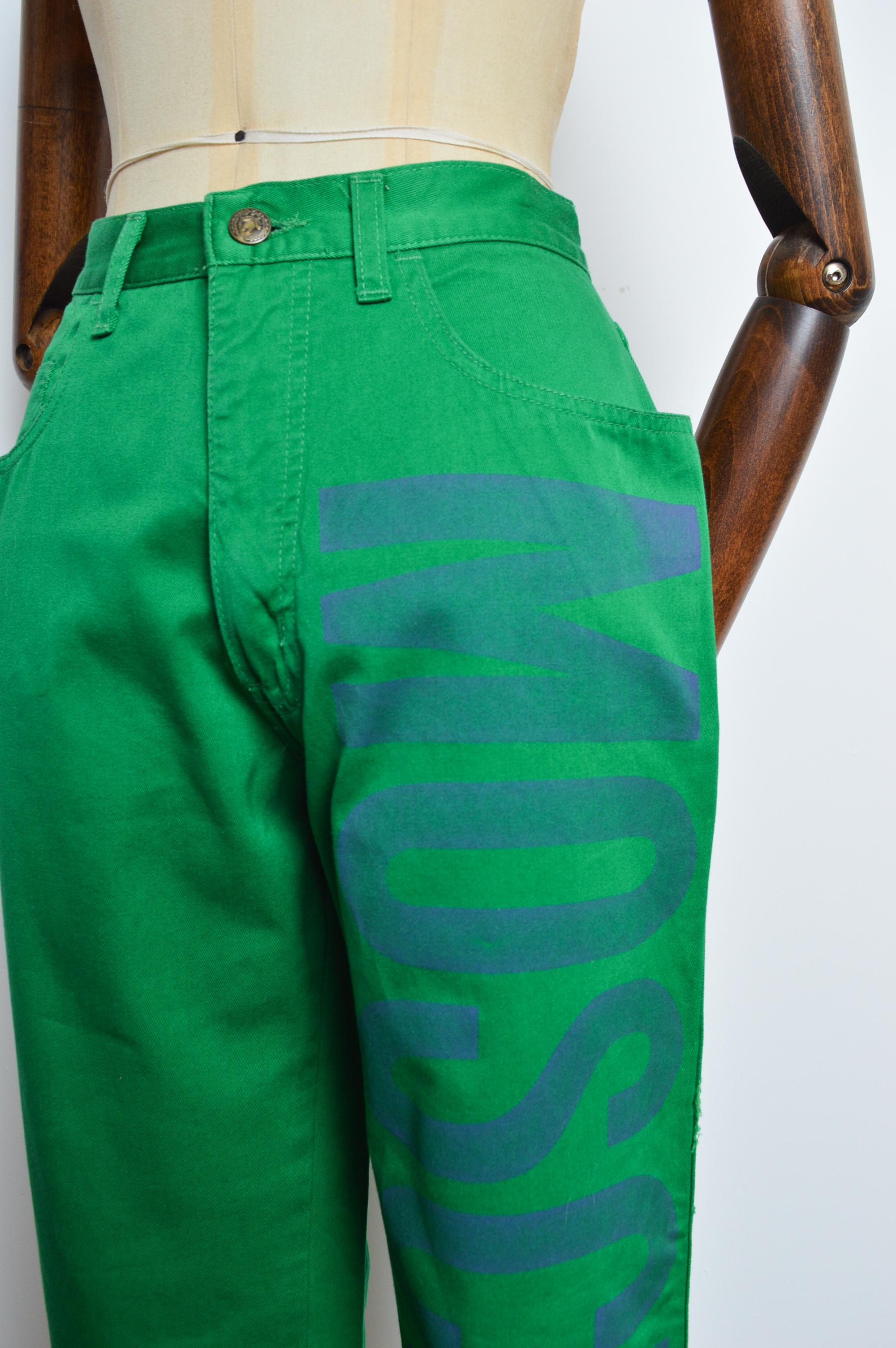 Parakeet 1990's Green Spell out Moschino Jeans a vita alta - Pantaloni in vendita 8