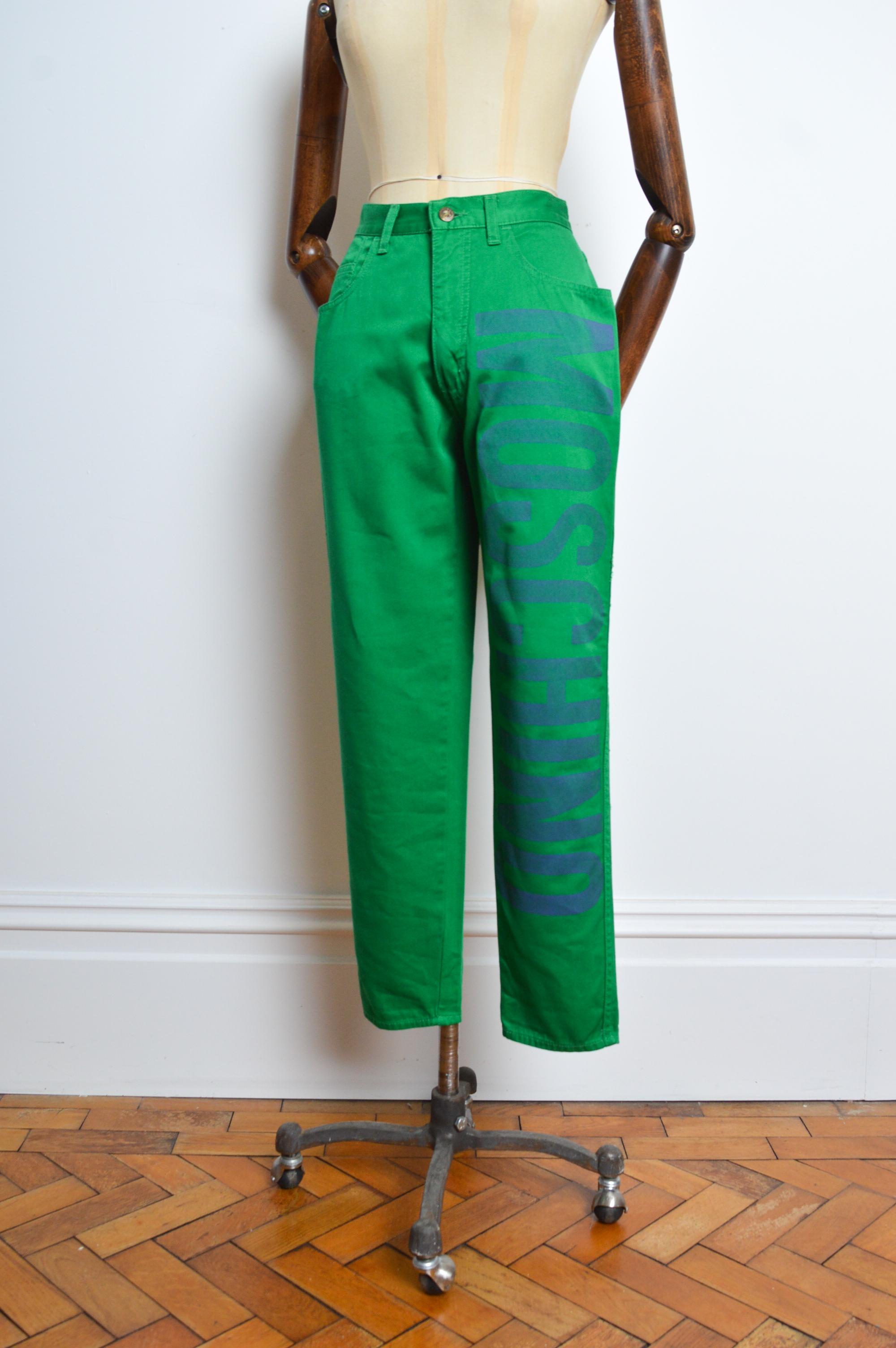 Verde Parakeet 1990's Green Spell out Moschino Jeans a vita alta - Pantaloni in vendita