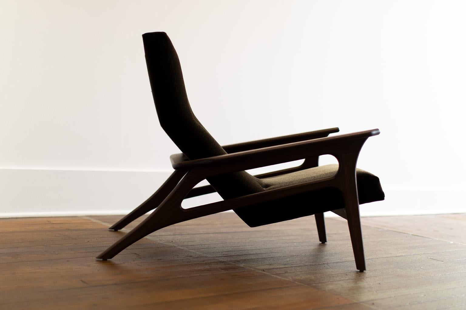 Paralax Lounge Chair, Nussbaum und braunes Mohair, für Craft Associates

Dieser moderne Parallax-Sessel - 2002 - aus Mohair und Nussbaum wird von Kunsthandwerkern fachmännisch hergestellt. Dieser Stuhl ist mit handgeschnittenem Schaumstoff und
