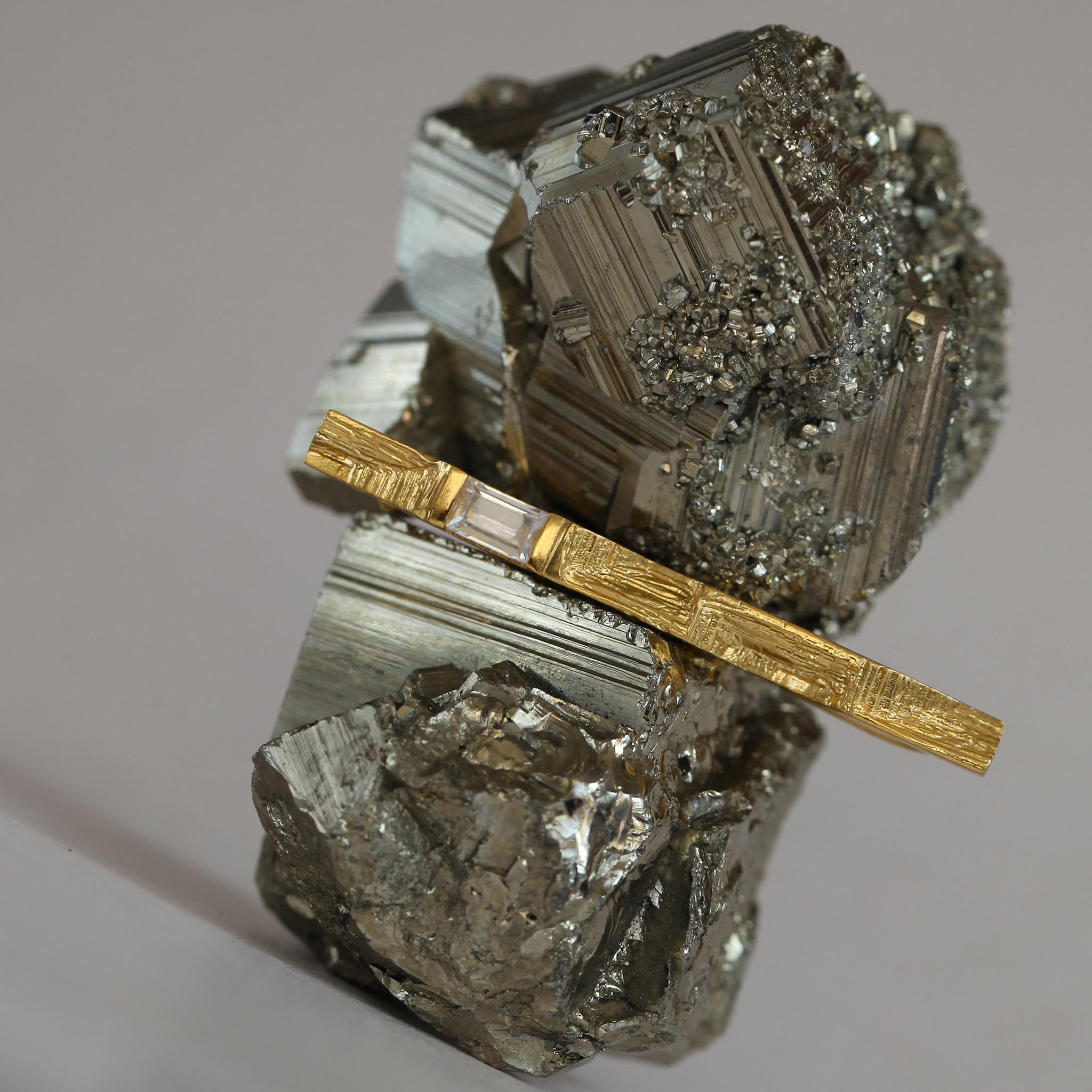 0.3 Carat Baguette Cut Diamond 18k Gold Architectural Modernist Statement Brooch For Sale 1