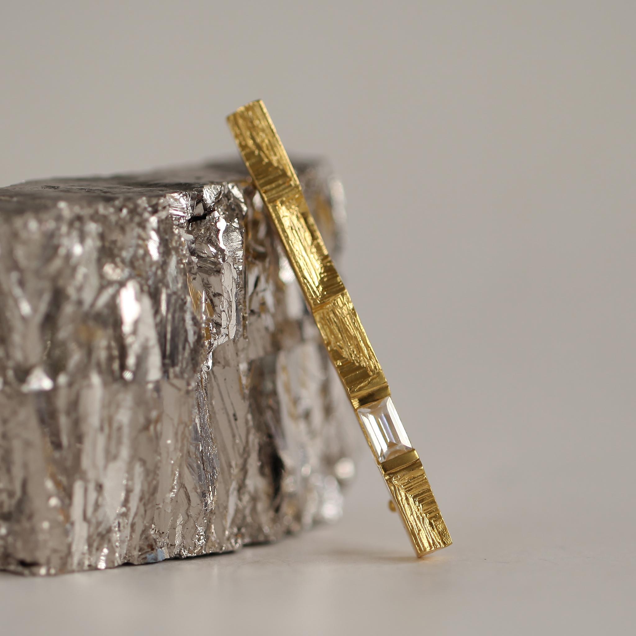 0.3 Carat Baguette Cut Diamond 18k Gold Architectural Modernist Statement Brooch For Sale 2