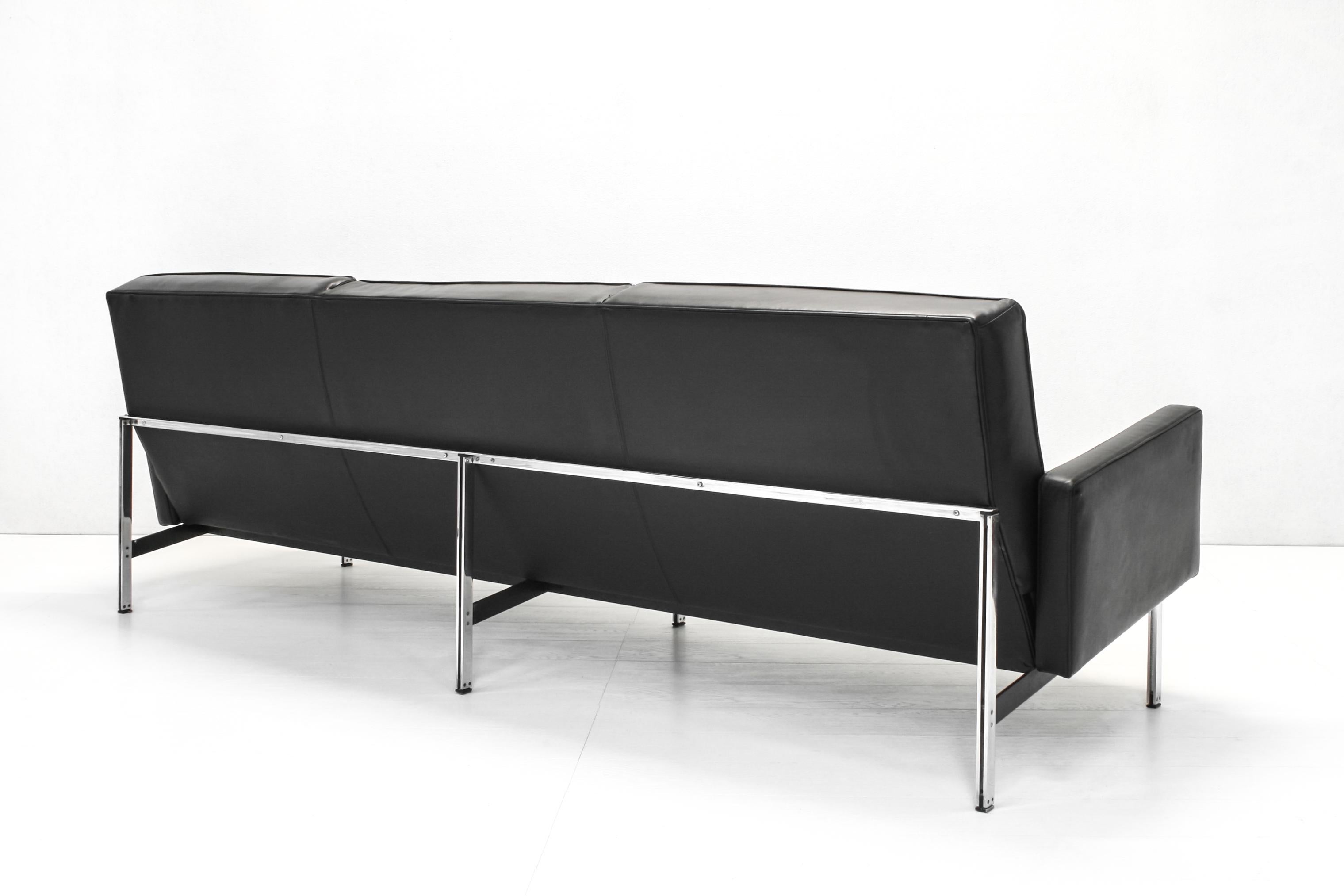 Parallel Bar Armchairs & Sofa by Florence Knoll for Knoll International In Good Condition In Izegem, VWV