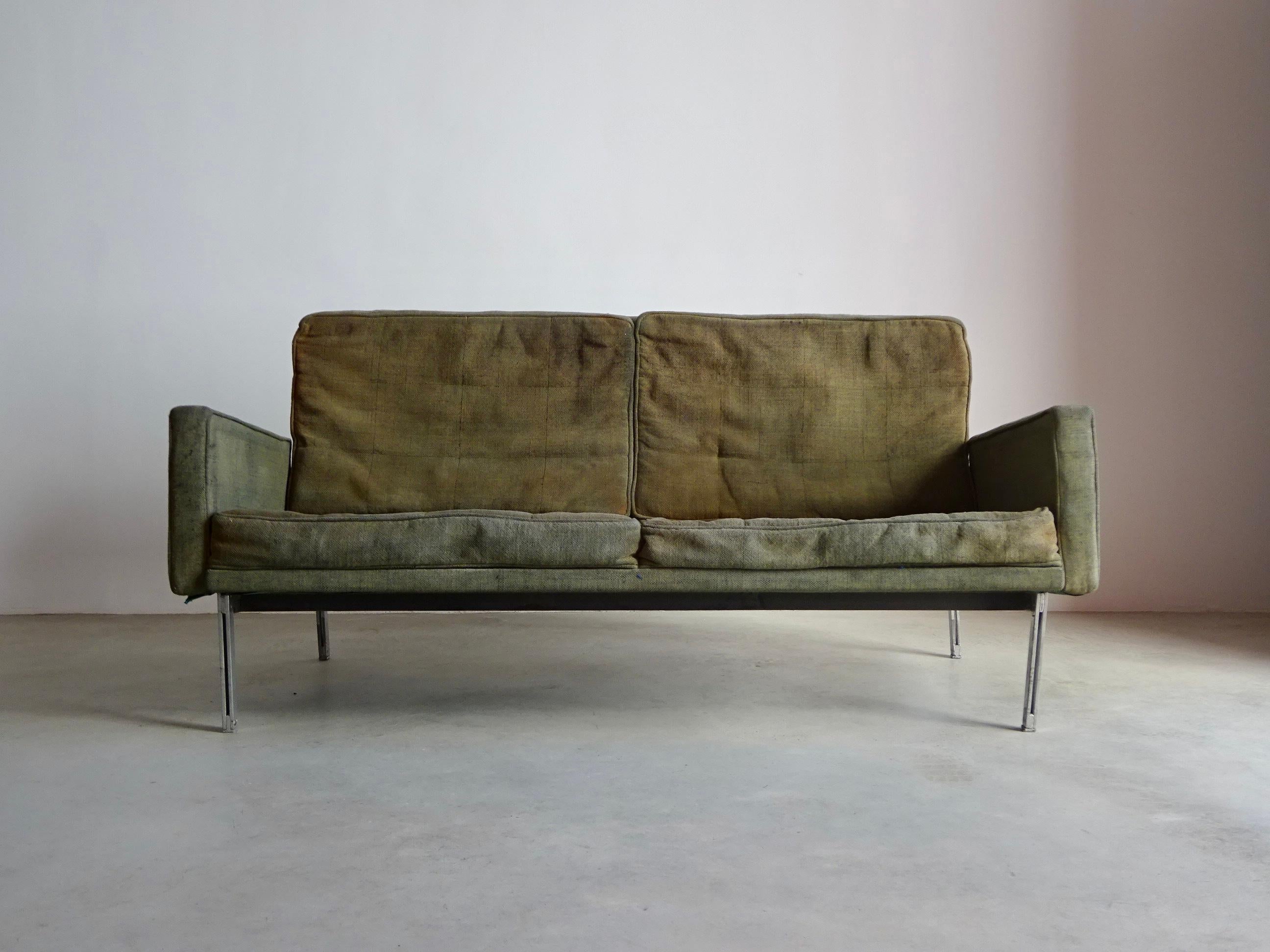 American Parallel Bar Sofa, Model 57, by Florence Knol, USA, 1960s. For Sale