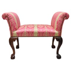 Paramount Antiques Inc Chippendale acajou boule et griffe rose Banc tapissé