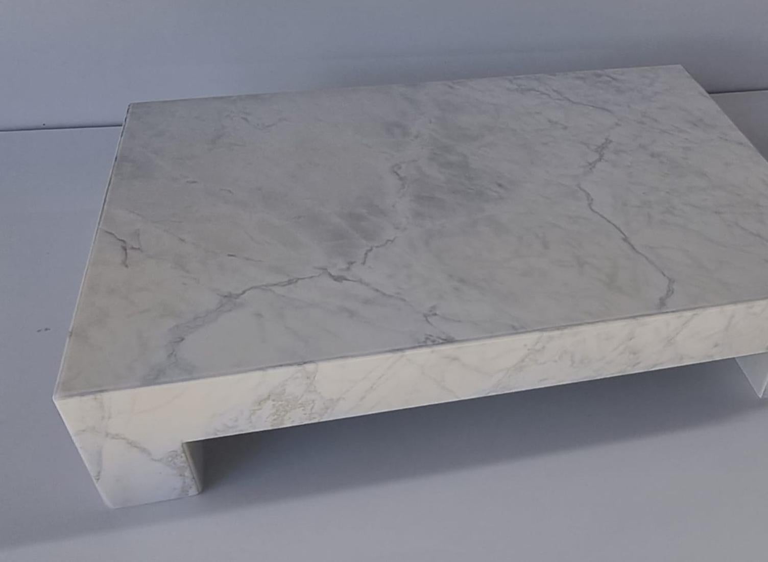 italien Table basse en marbre de Carrare en vente