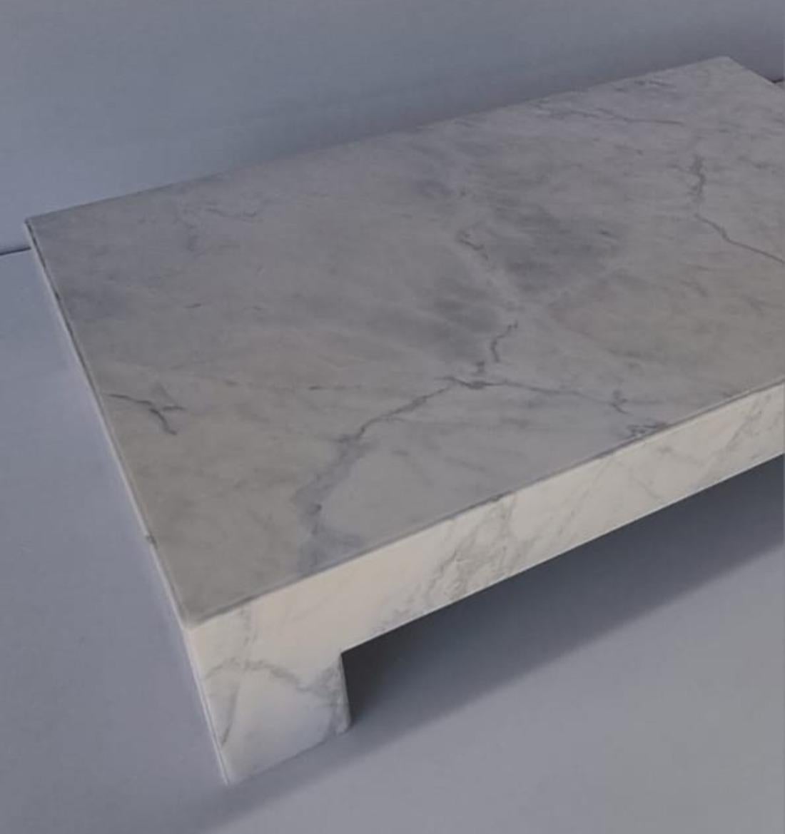Carrara Marble Coffee Table In New Condition For Sale In Maywood, NJ