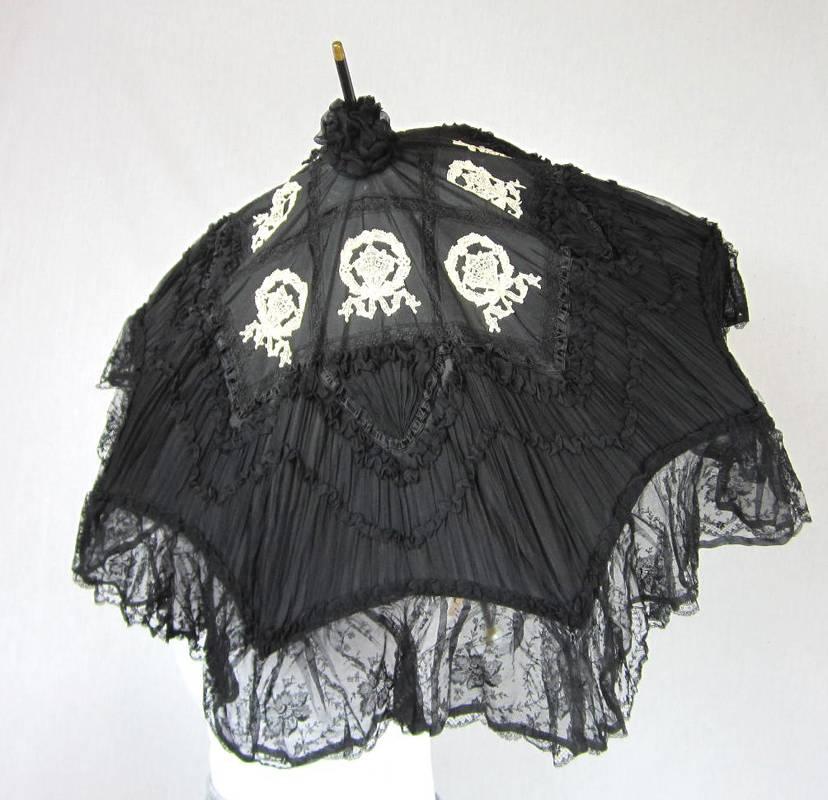Victorian Black and white Parasol lace and silk, Provence 1900-1904 in original box No rips or damage...Stunning- I have never had one in this condition 4 inches of lace trim. Lovely enameled painted gold-flecked  ball at the end with Gold band with