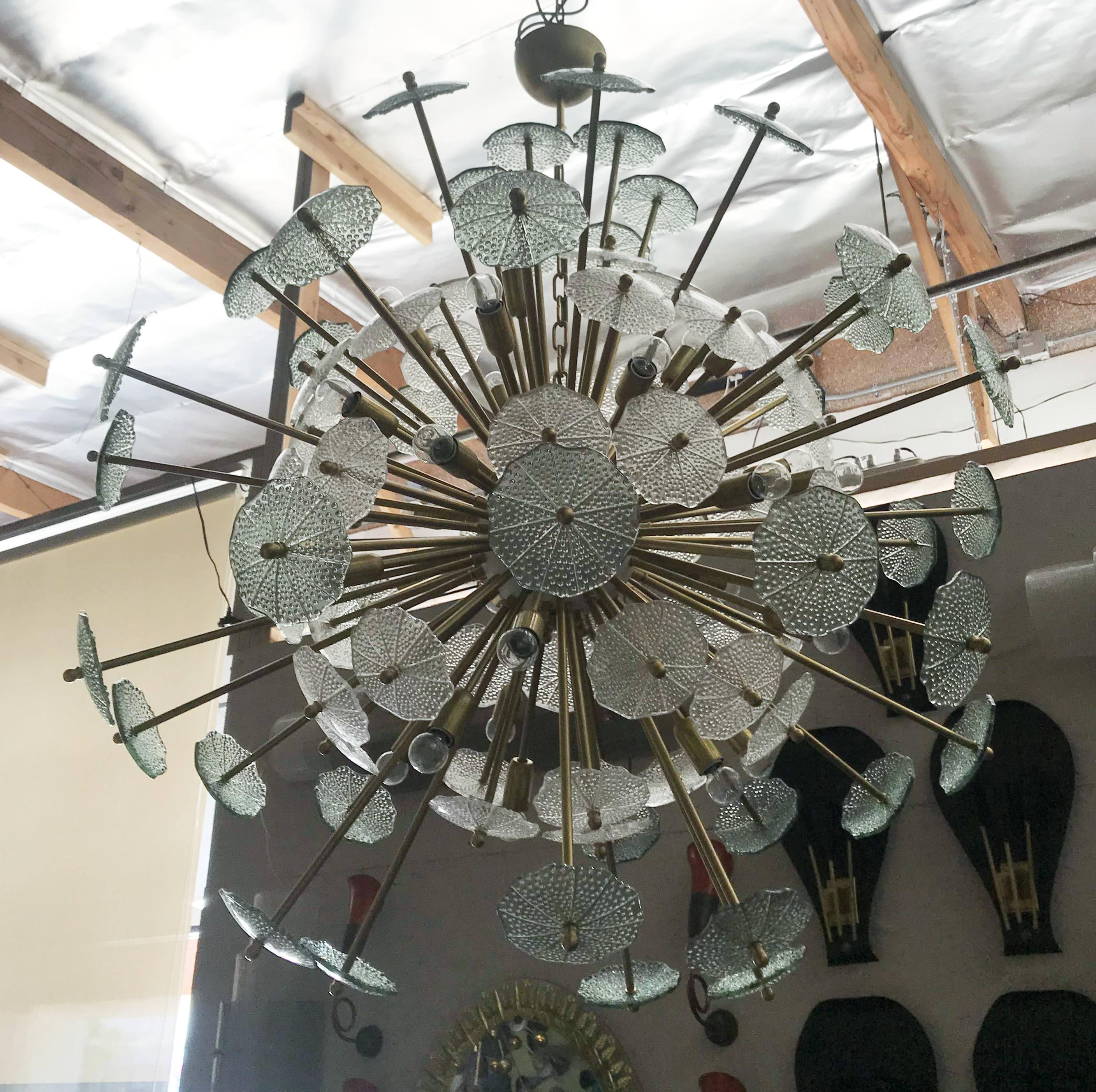 Large Italian sputnik chandelier with clear and green Murano glasses with textured bubbles, mounted on unlacquered brass frame with matte cream centre / The glasses are vintage pieces made in Italy circa 1960s / The brass frame is newly made in