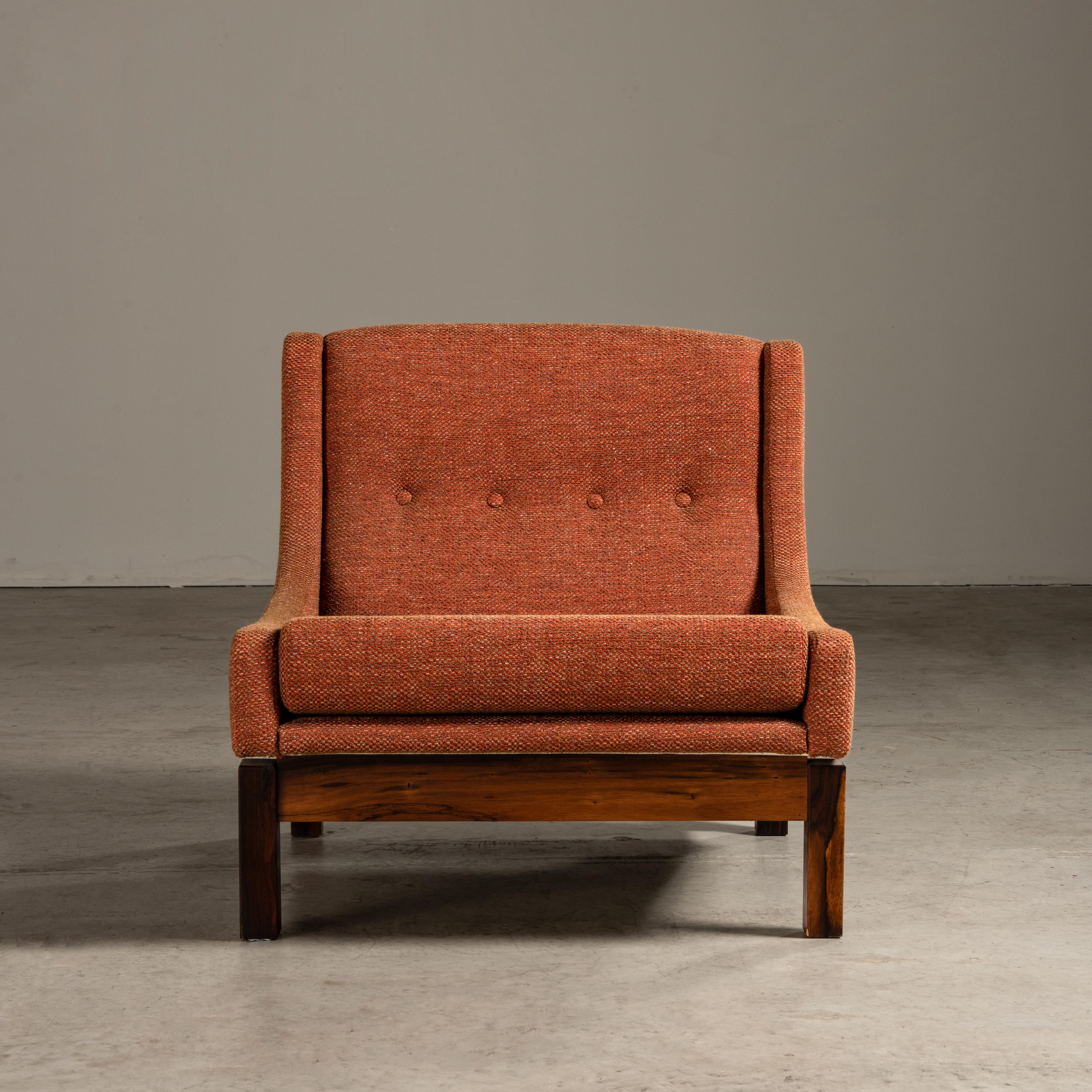 Fabric 'Paraty´ Lounge Chair, by Sergio Rodrigues, Brazilian Mid-Century Modern Design  For Sale
