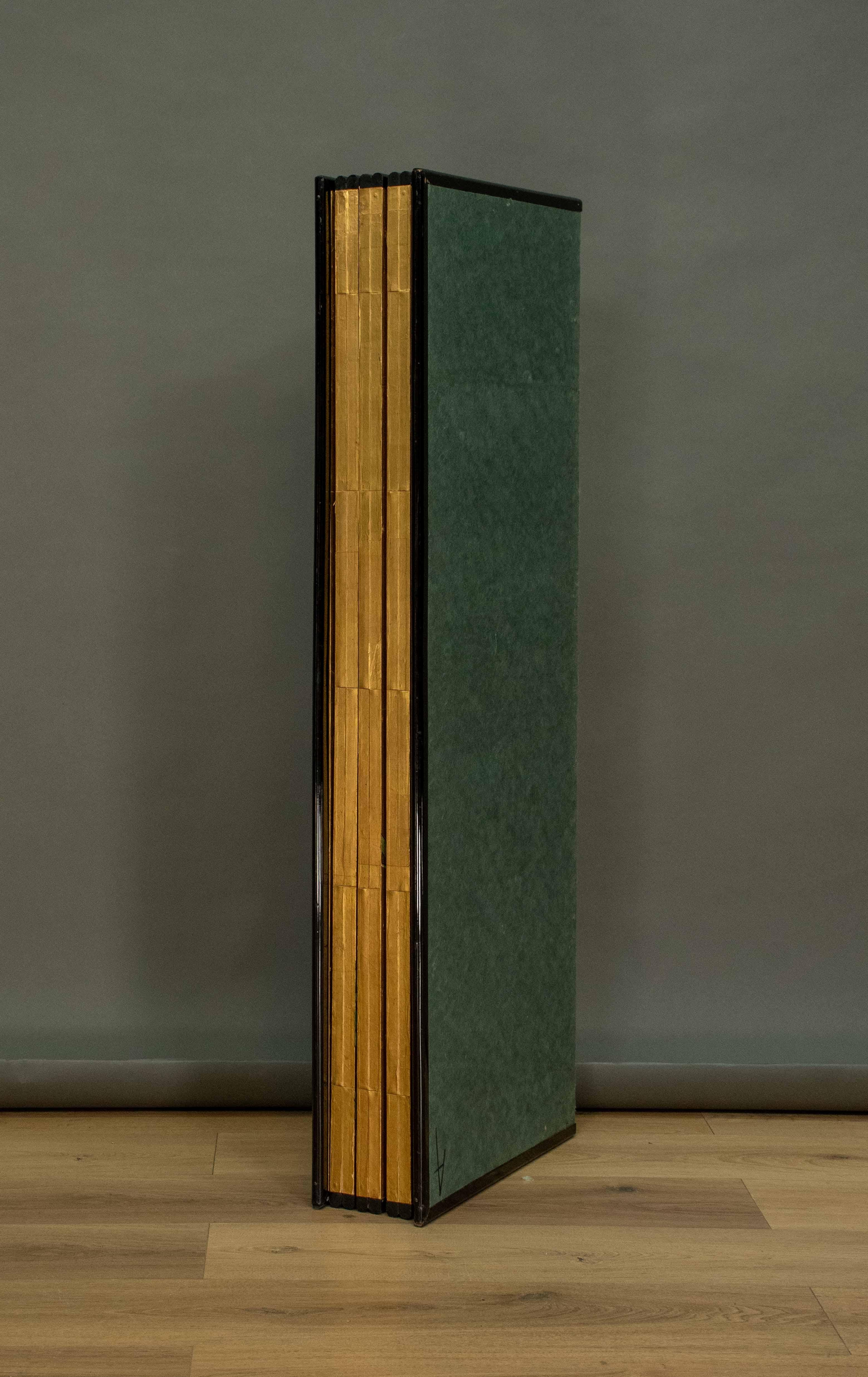 Eight-panel screen decorated with bamboo plants on gold leaf 1