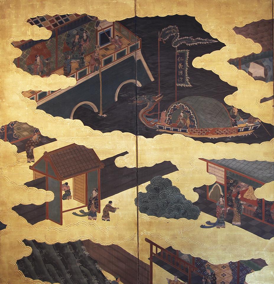 Grand paravent japonais à six panneaux, encre, couleur, or et feuille d'or sur papier, représentant trois scènes du Genji monogatari (Le conte du Genji), les vignettes étant ponctuées de nuages dorés en relief. Il peut être parfaitement plat et peut