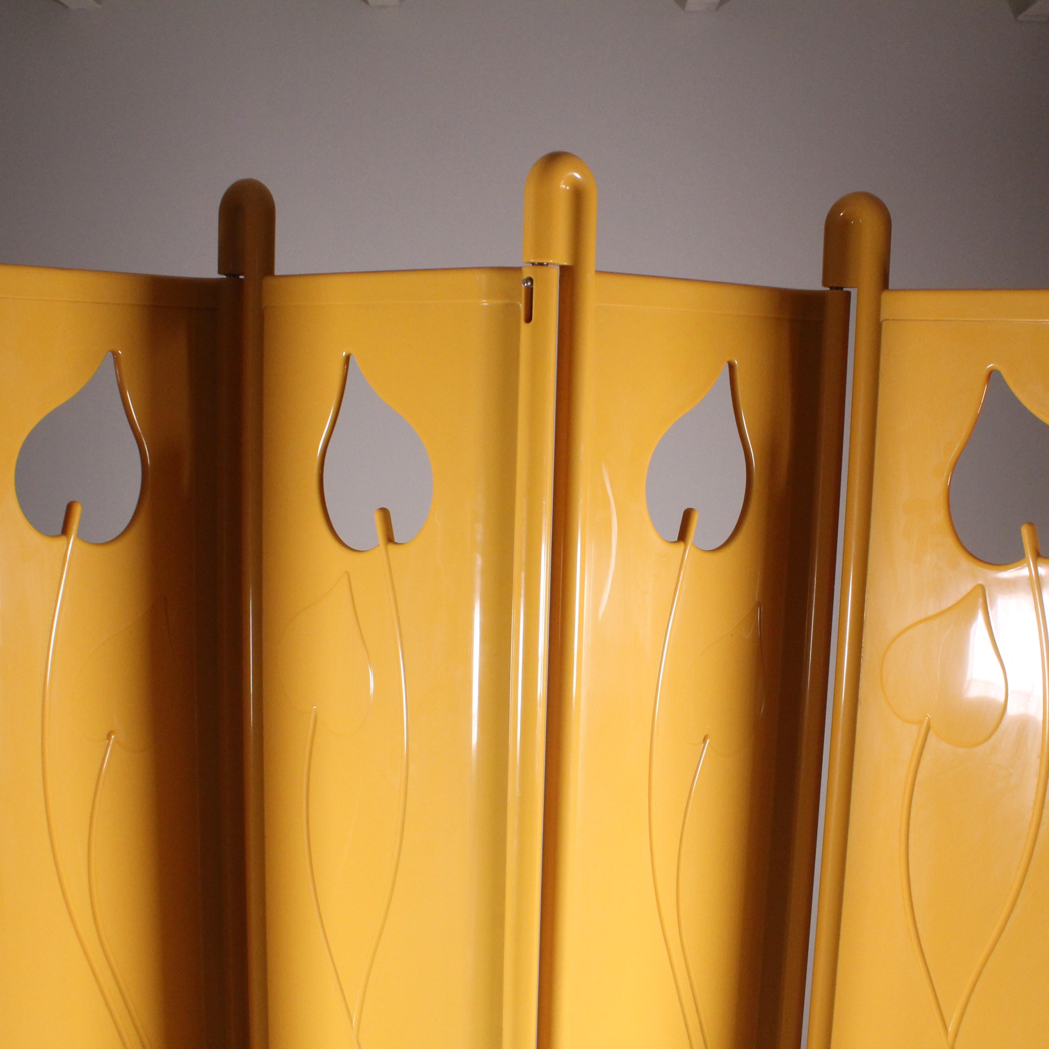 Plastica Paravento giallo, stile postmoderno, 1980 in vendita