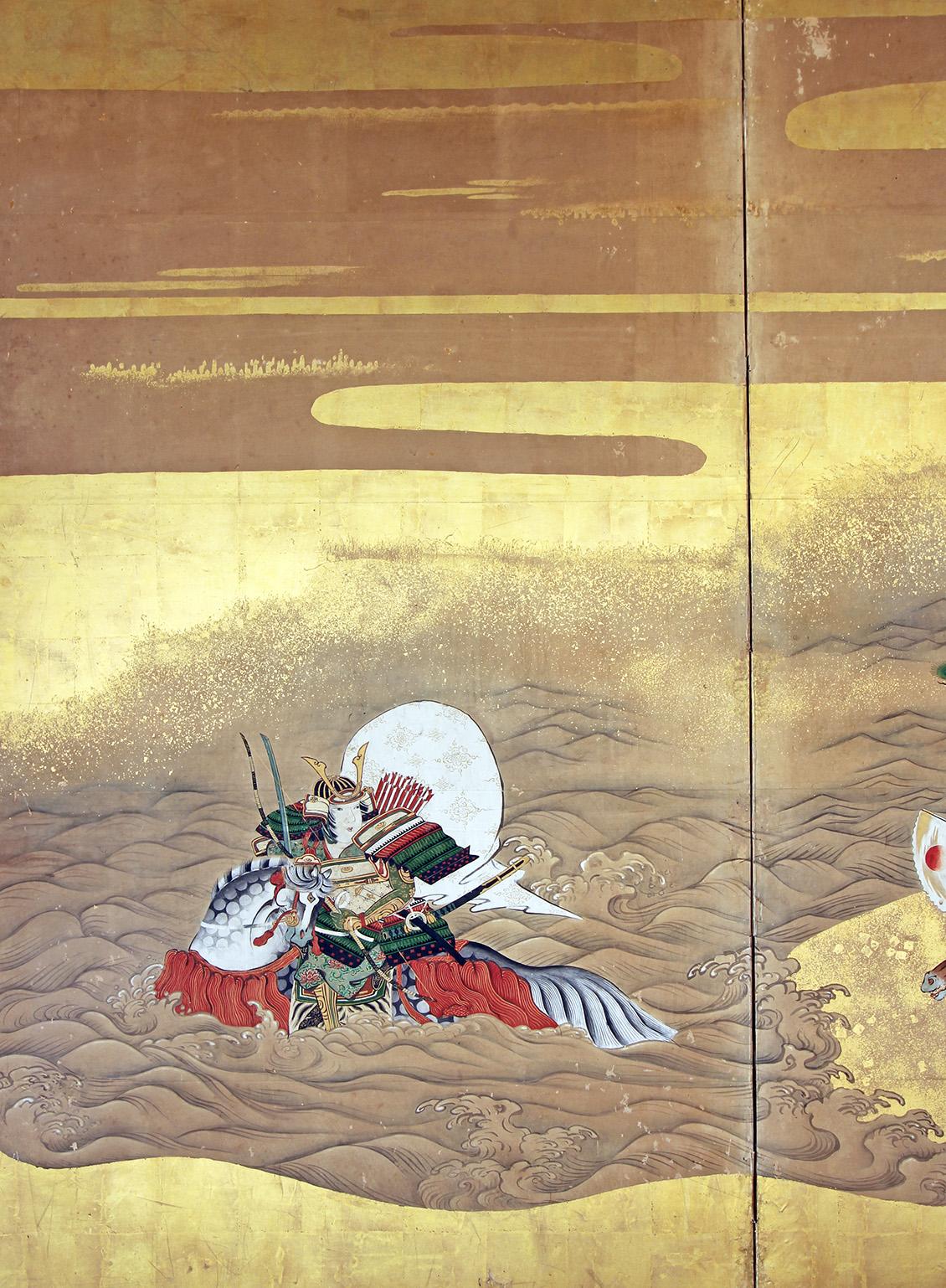 Paravento a due pannelli di scuola Tosa dipinto a pigmenti minerali su foglia d'oro e carta di riso.
Raffigura nella Guerra di Taira la Battaglia di Ichi-no-Tani tra i Clan Giapponesi Minamoto e Taira.
