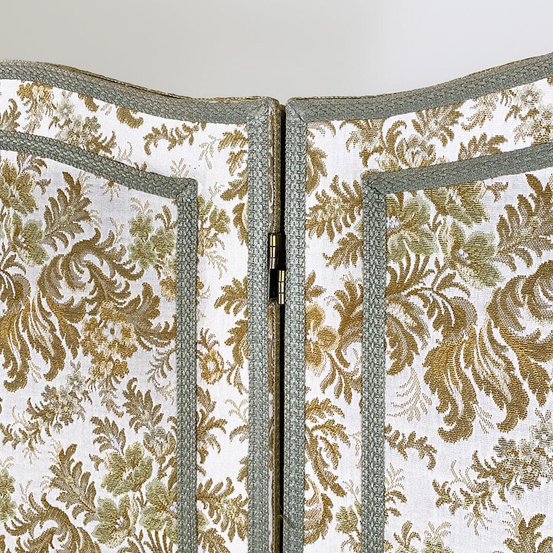 Italian floral fabric folding screen with wooden feet, ca. 1940. For Sale 6