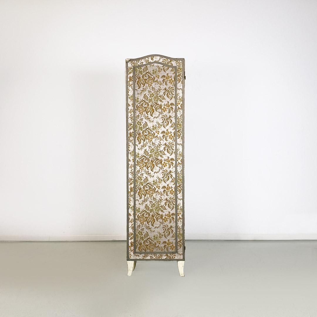 Four-leaf screen with floral pattern and curved legs made of white painted wood.
Lockable and foldable in both directions.
1940 ca.
Good conditions.
Measurements in cm 180x3x175h
Beautiful and elegant screen with floral pattern printed on fabric,