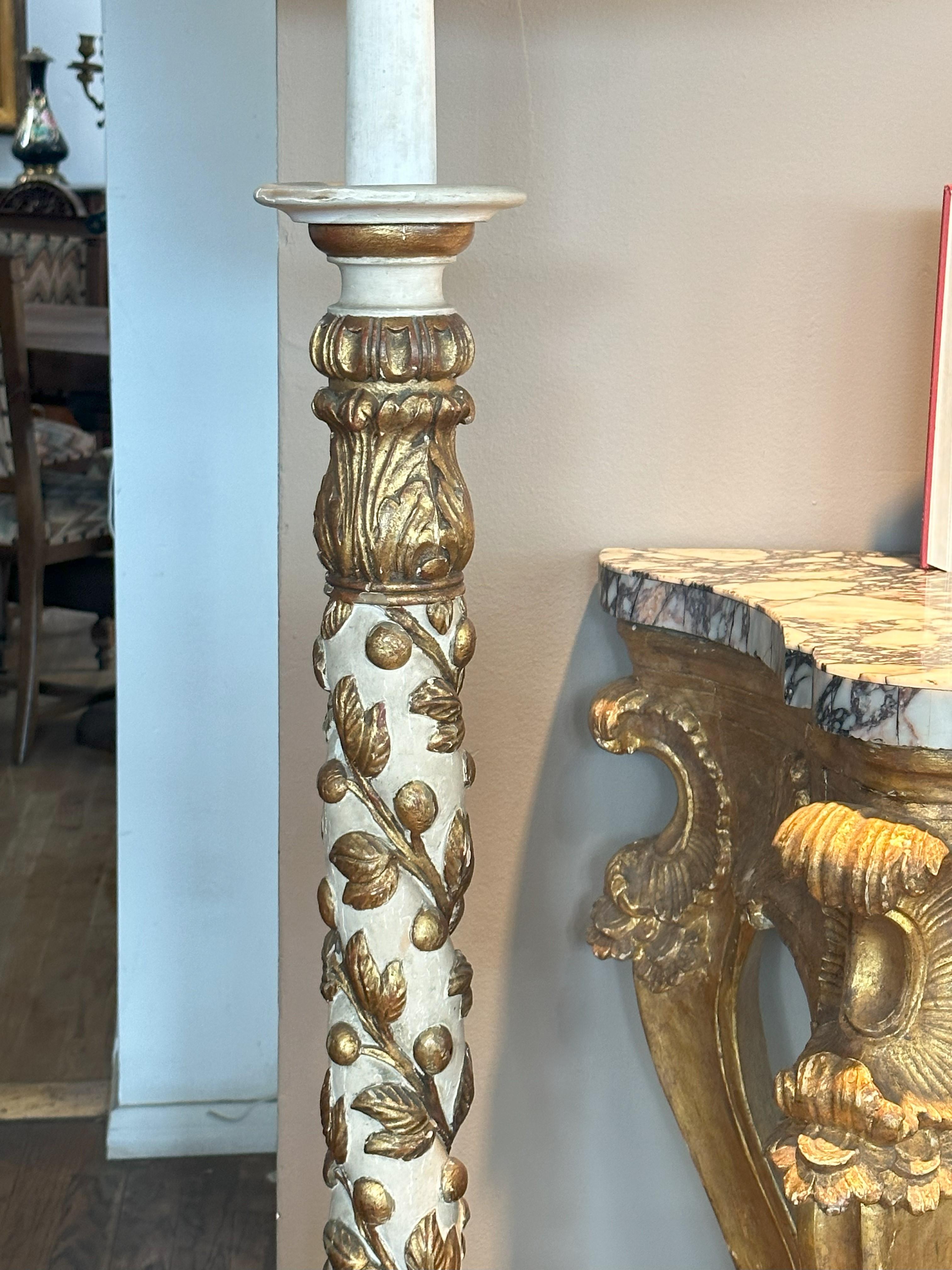 Italian Parcel gilt and ivory painted torchere Floor Lamp For Sale