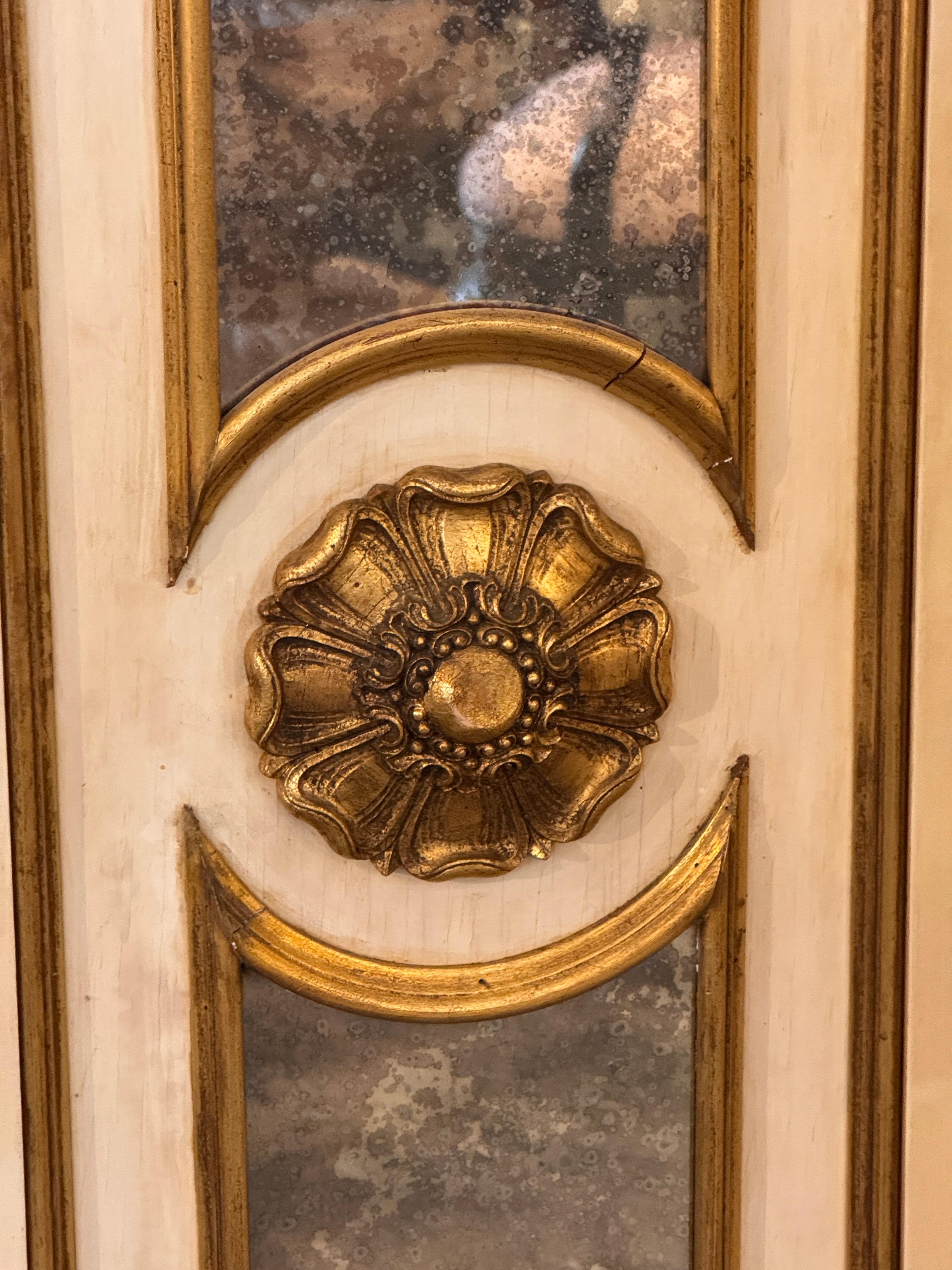 Parcel-Gilt and Painted Mirrored Screen im Angebot 3