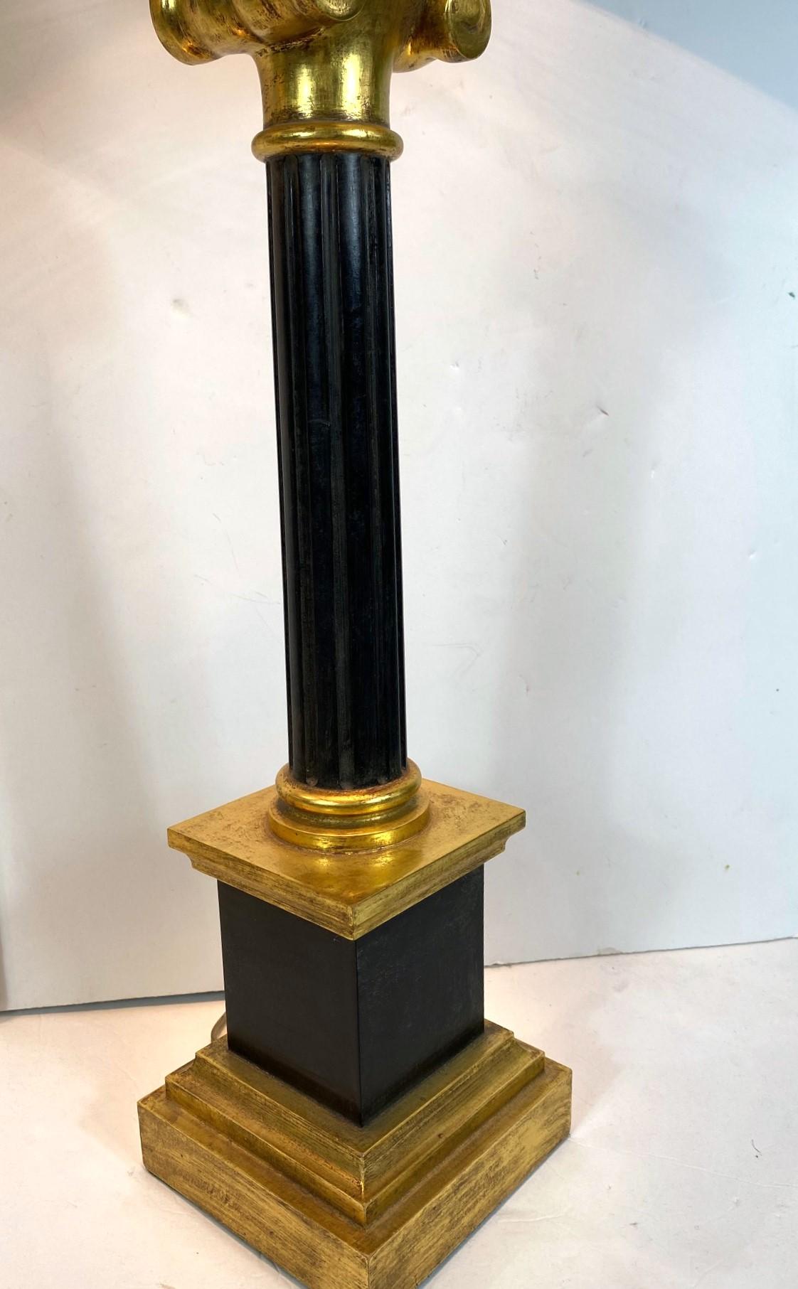 Juego de 2 lámparas de columna doradas Parcel Italiano en venta