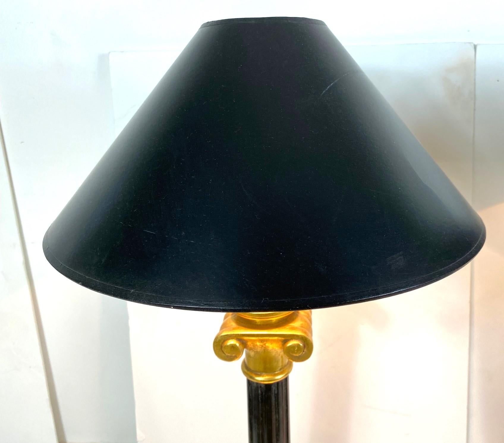 Juego de 2 lámparas de columna doradas Parcel mediados del siglo XX en venta