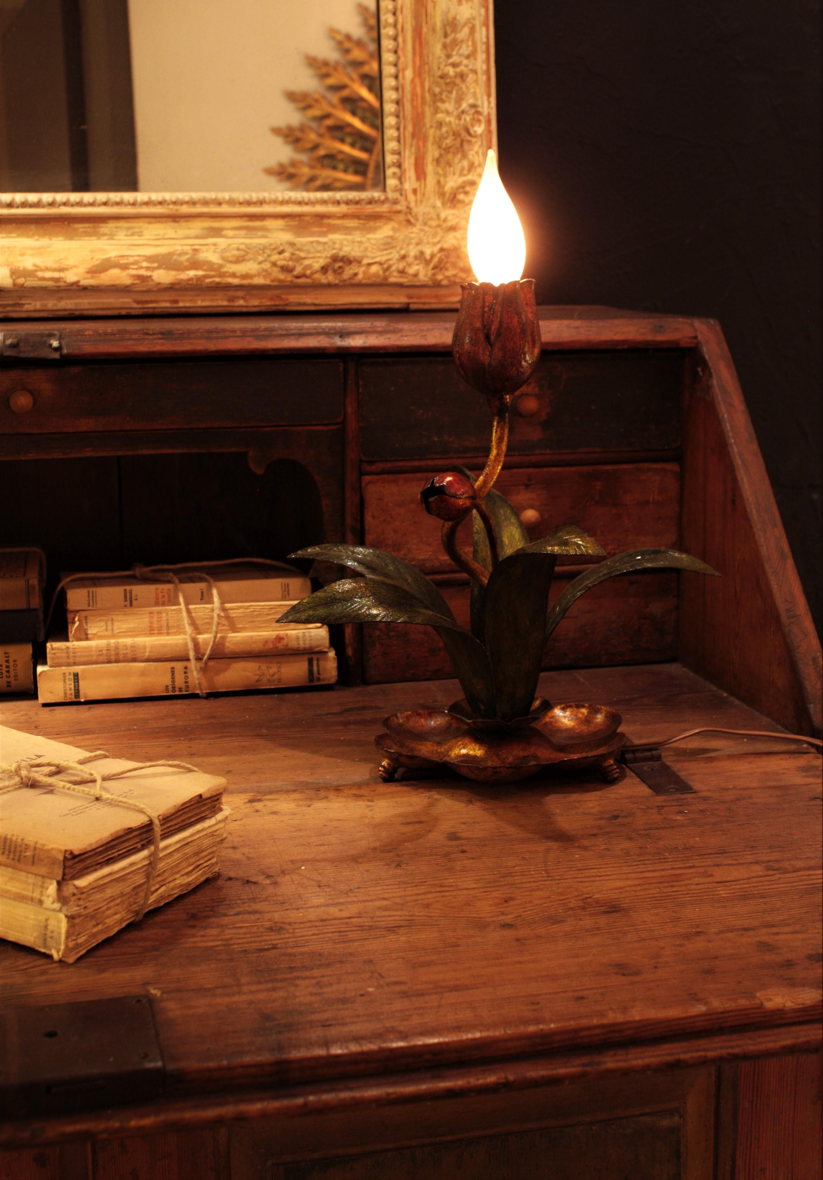 Lampe de table Foliage Floral en fer polychrome doré à la feuille en vente 1