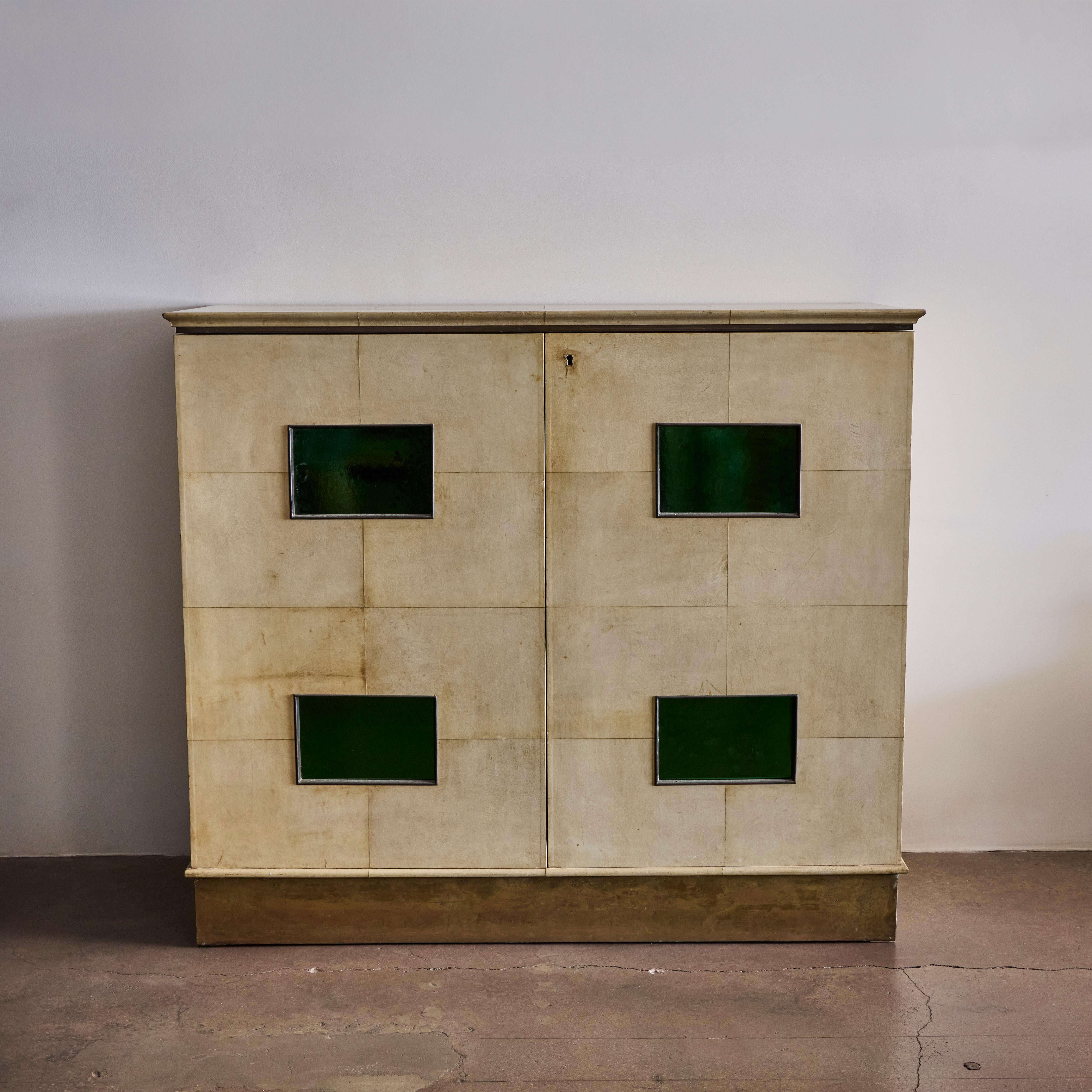 italien Parchment Bar Cabinet by Paolo Buffa en vente