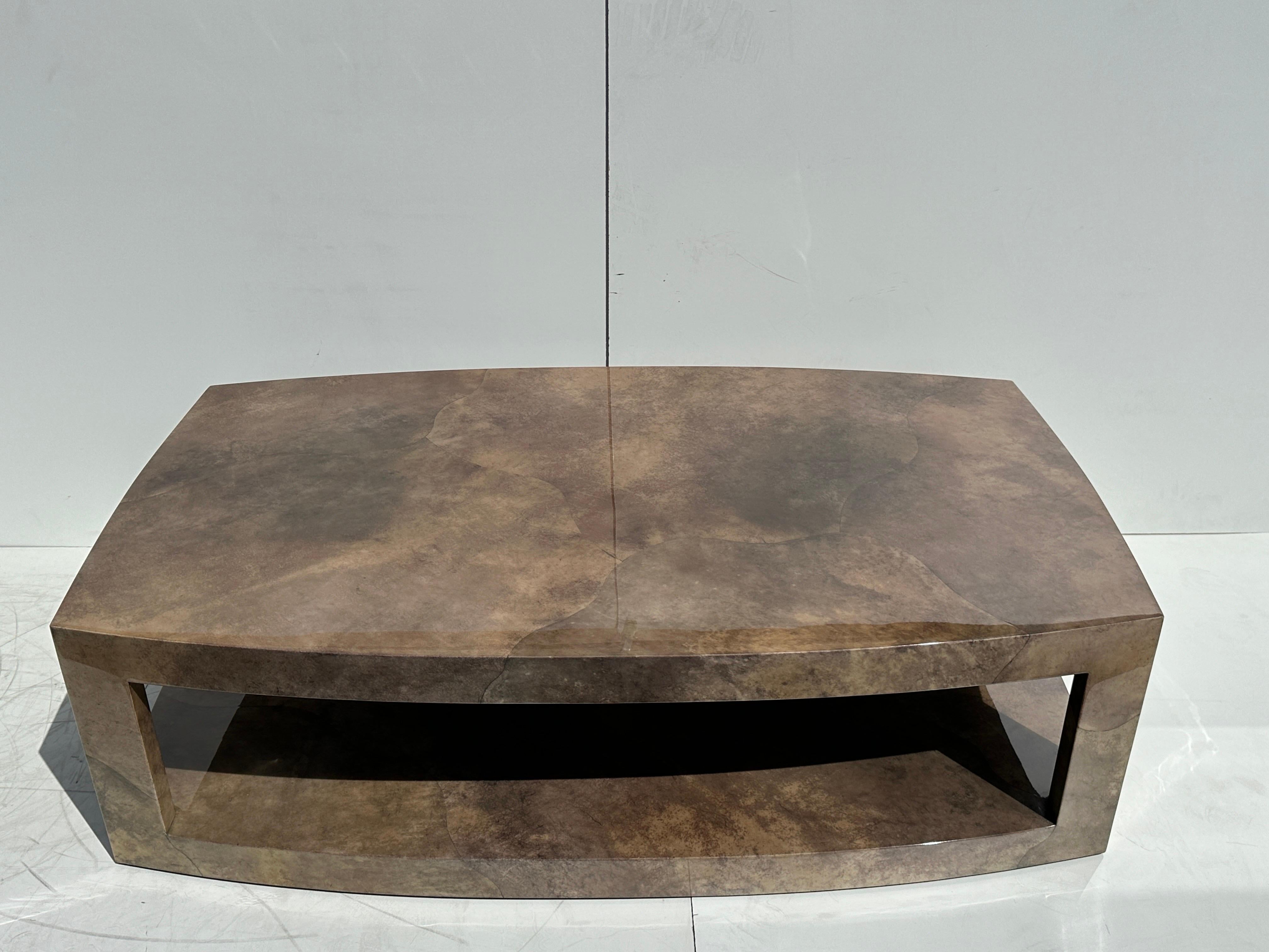 Laqué Table basse en parchemin de J. Robert Scott en vente