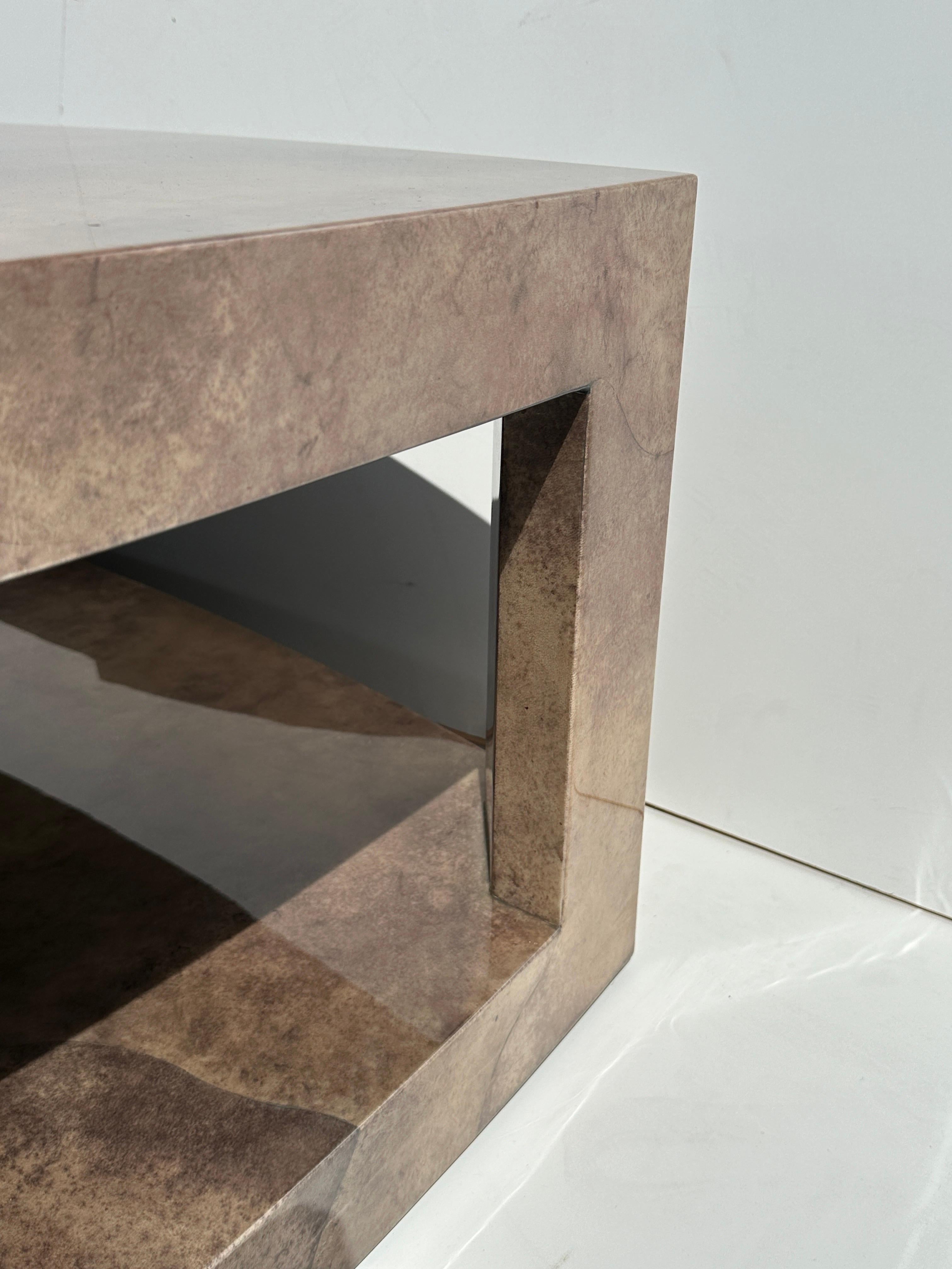 Papier parchemin Table basse en parchemin de J. Robert Scott en vente