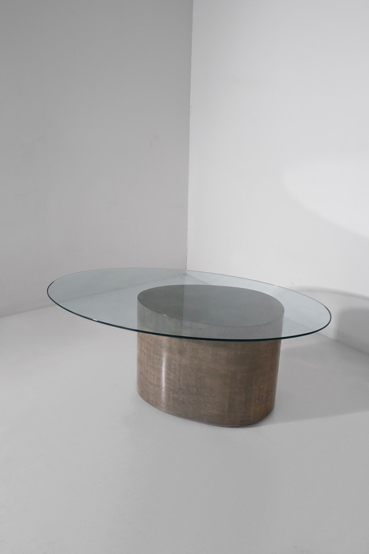 Grey-green parchment oval and geometric living room table by Aldo Tura - 1970s Italian design . A masterpiece of elegance and craftsmanship, this geometrically shaped living room table from the 1970s is a distinctive creation of renowned Italian