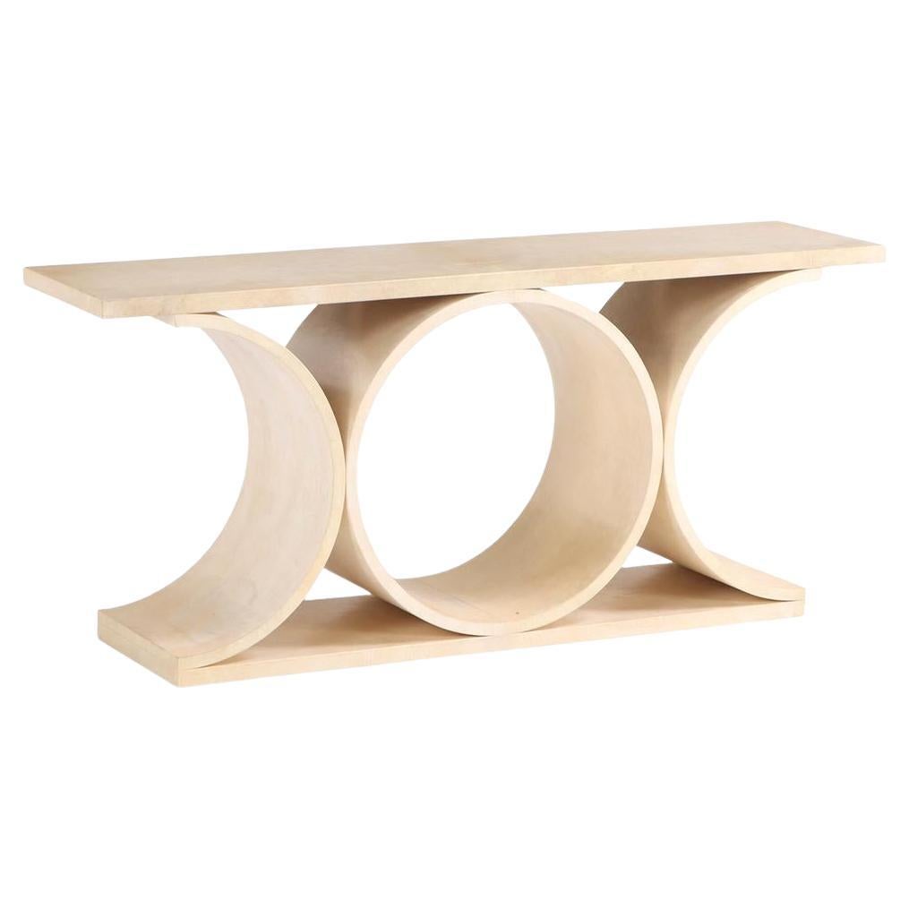 Table console recouverte de parchemin, à la manière de Jean-Michel Frank. en vente