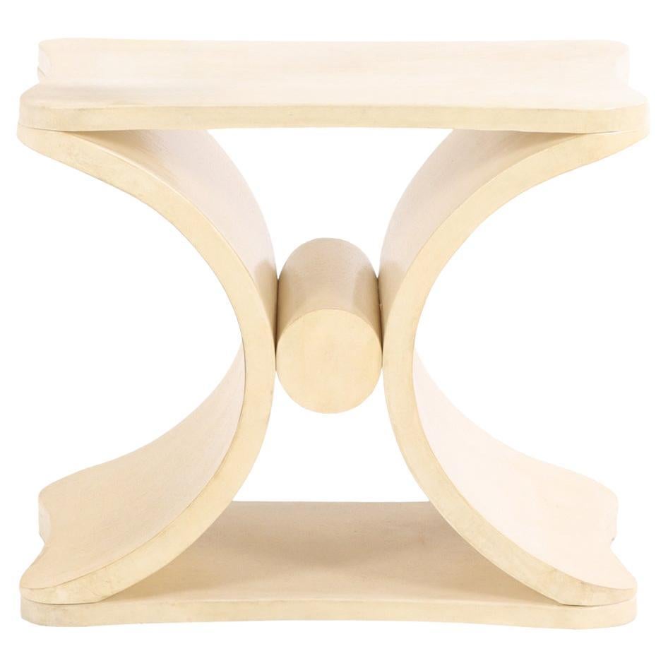 Tabouret ou table d'appoint recouvert de parchemin à la manière de Jean-Michel Frank. en vente