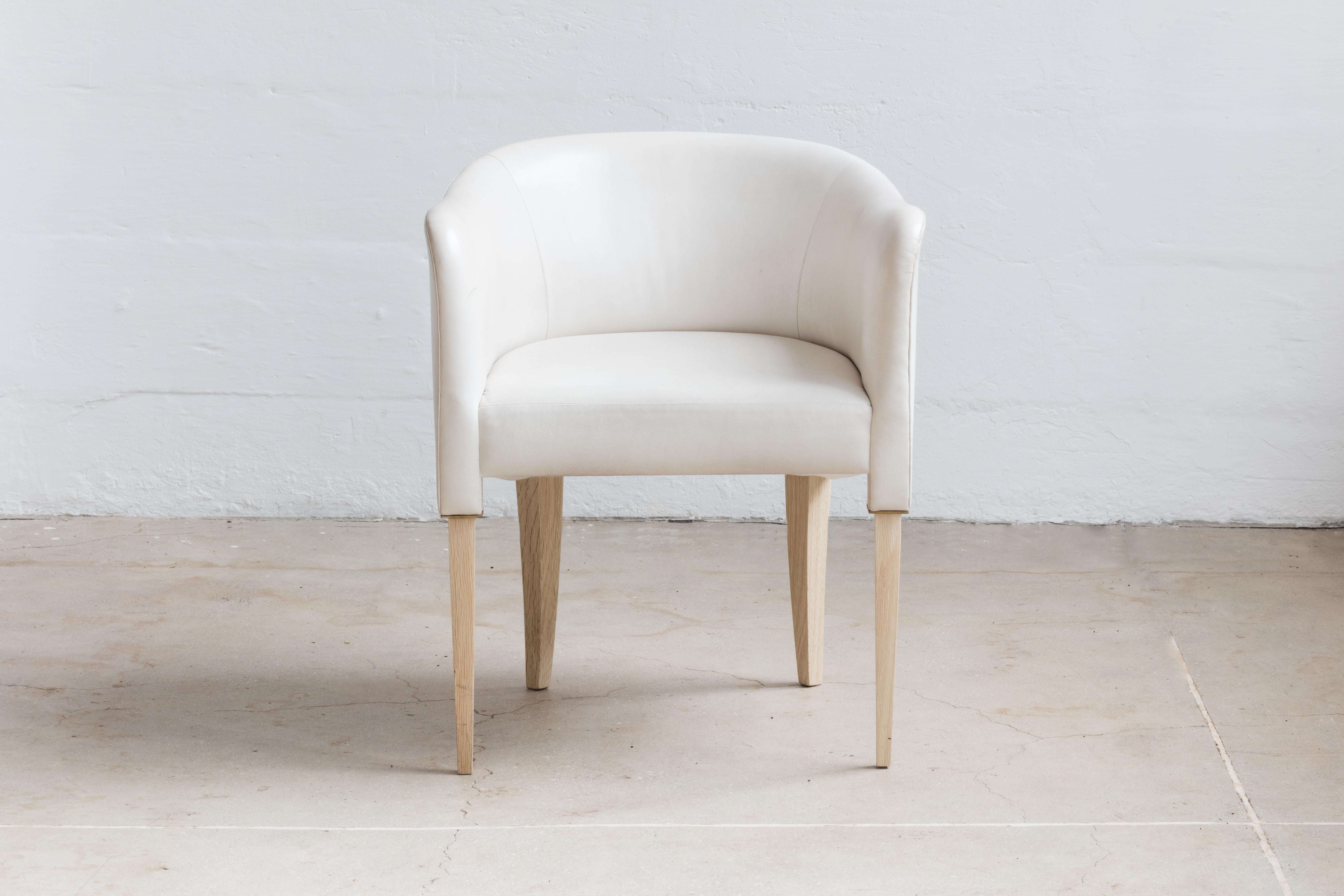 Parchment Dining Chair by Billy Cotton in Bleached Oak, Brass and White Leather In New Condition For Sale In Brooklyn, NY