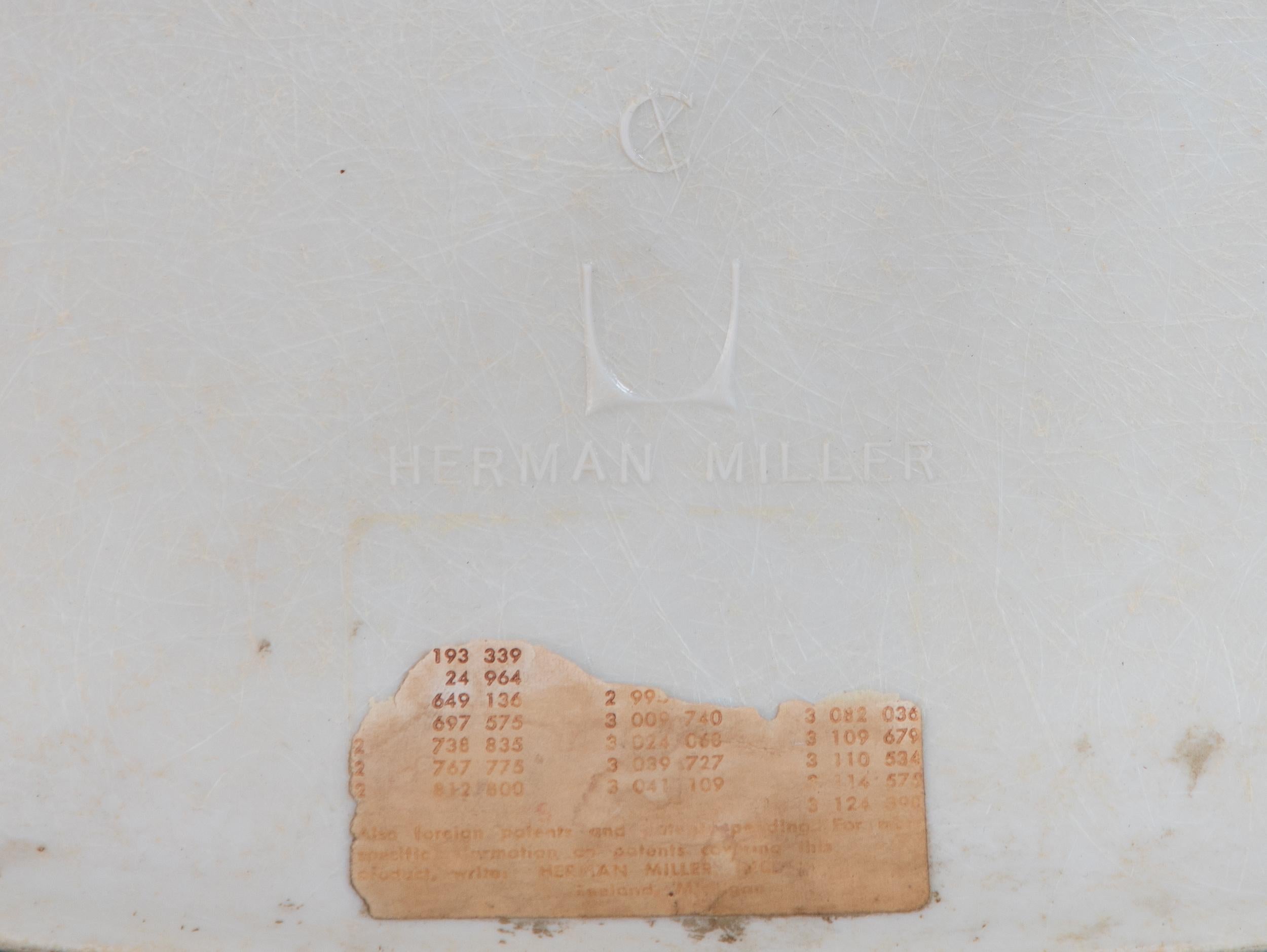 Parchment Eames for Herman Miller Vintage 1960s Fiberglass Shell Chairs For Sale 3