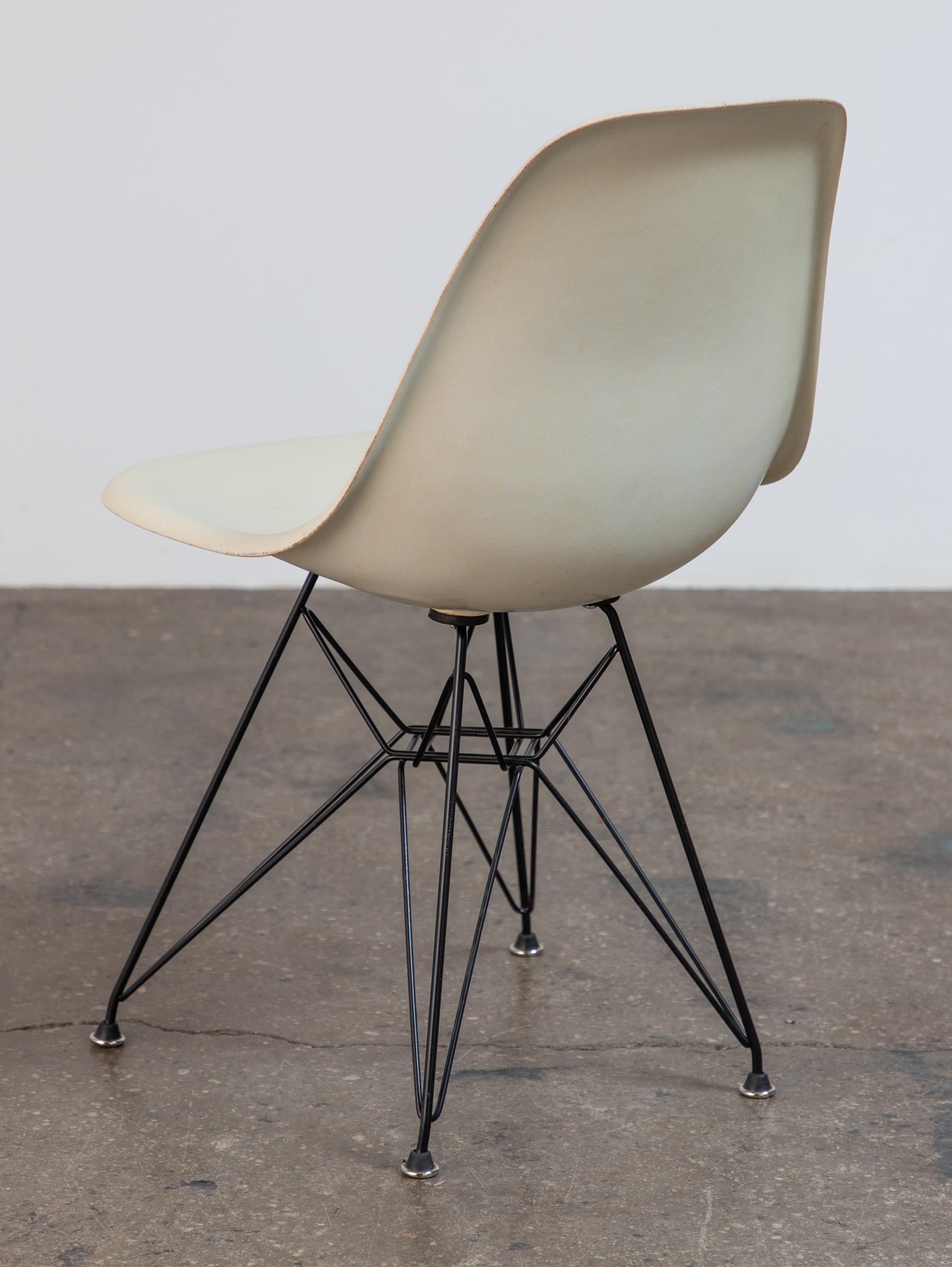 Parchment Eames for Herman Miller Vintage 1960s Fiberglass Shell Chairs In Good Condition For Sale In Brooklyn, NY
