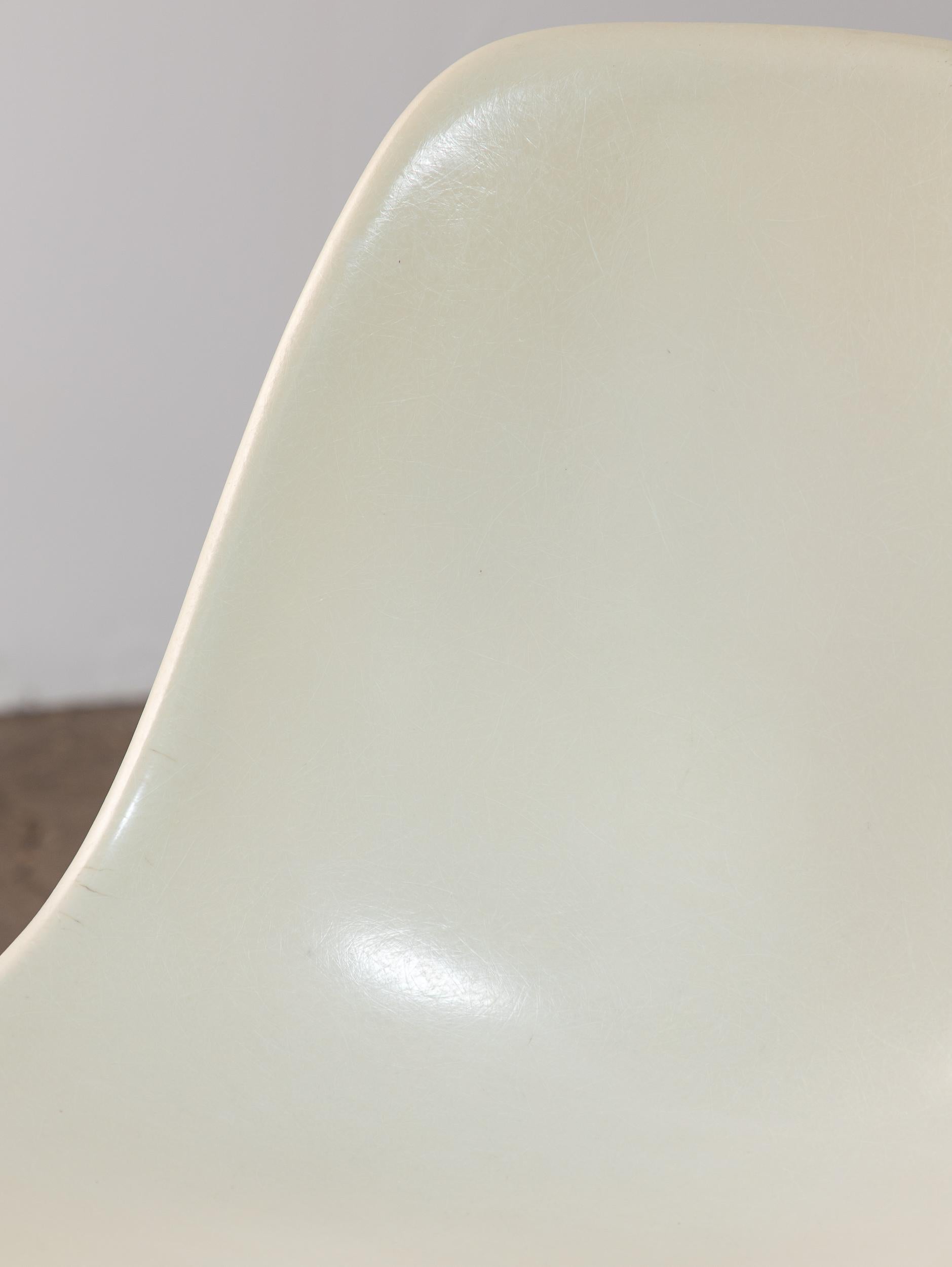 Parchment Eames for Herman Miller Vintage 1960s Fiberglass Shell Chairs For Sale 2