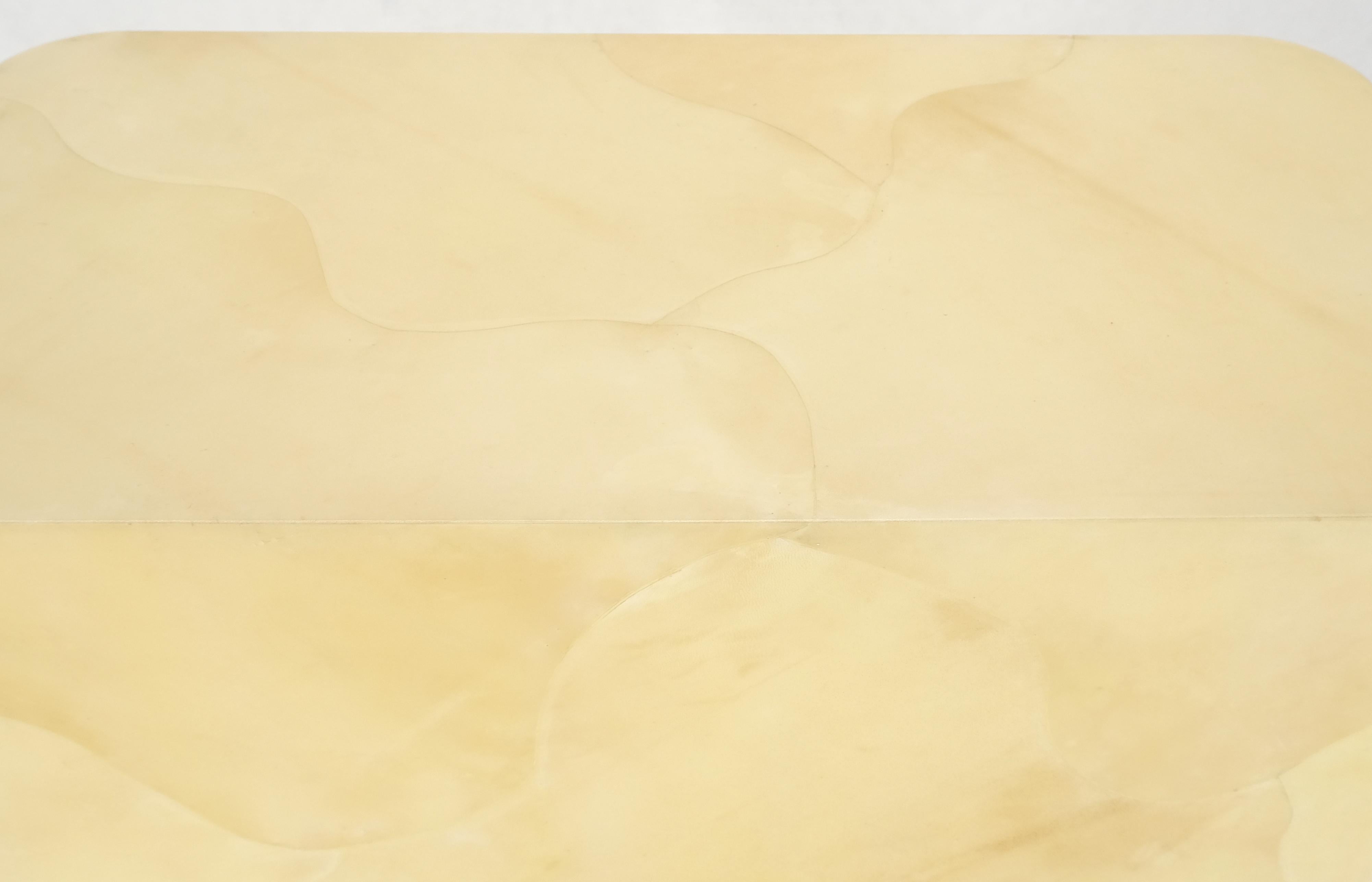 Table de salle à manger rectangulaire à base unique et plateau en verre 3/4 po. en cuir de chèvre parchemin en vente 4