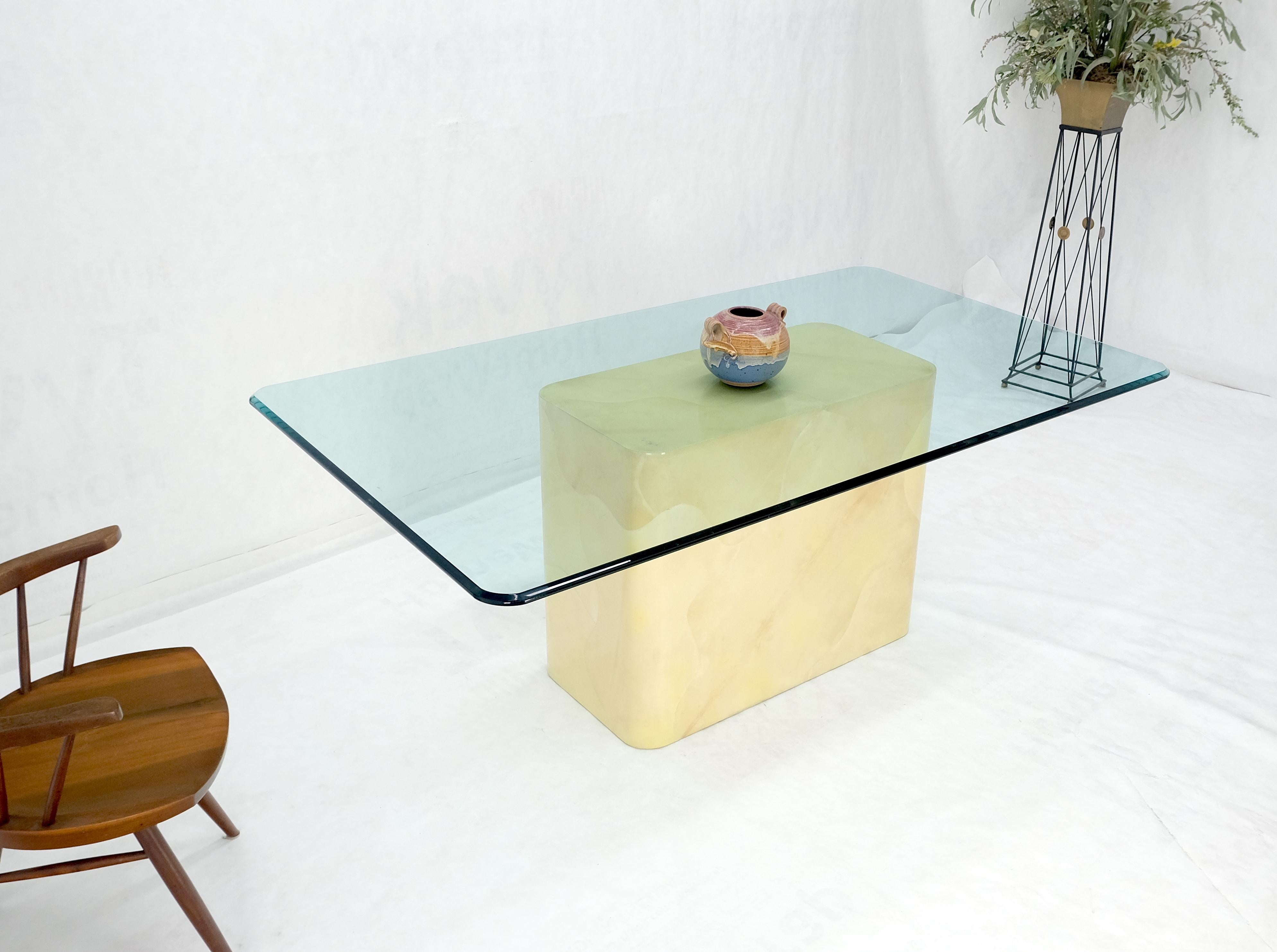 Table de salle à manger rectangulaire à base unique et plateau en verre 3/4 po. en cuir de chèvre parchemin en vente 5