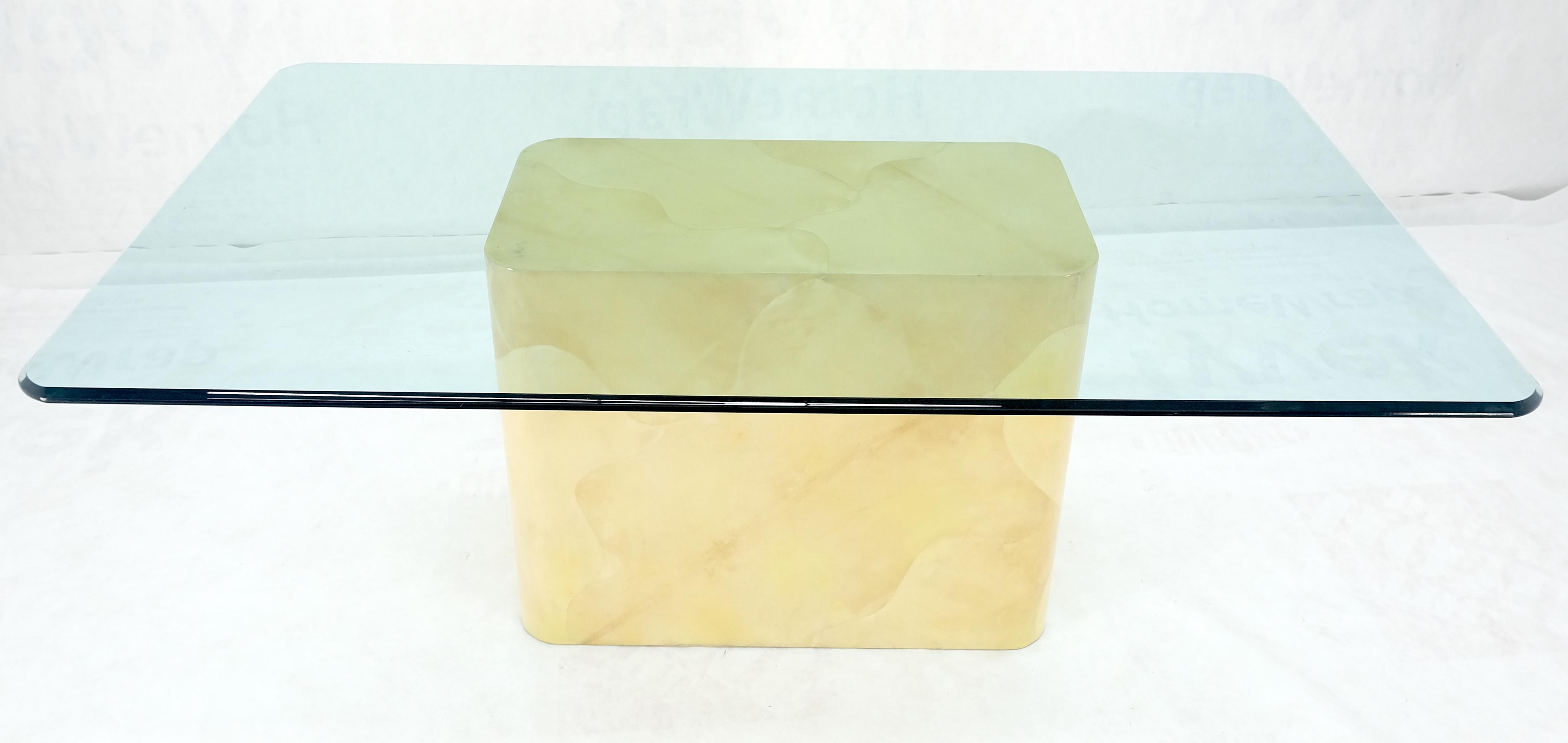 20ième siècle Table de salle à manger rectangulaire à base unique et plateau en verre 3/4 po. en cuir de chèvre parchemin en vente
