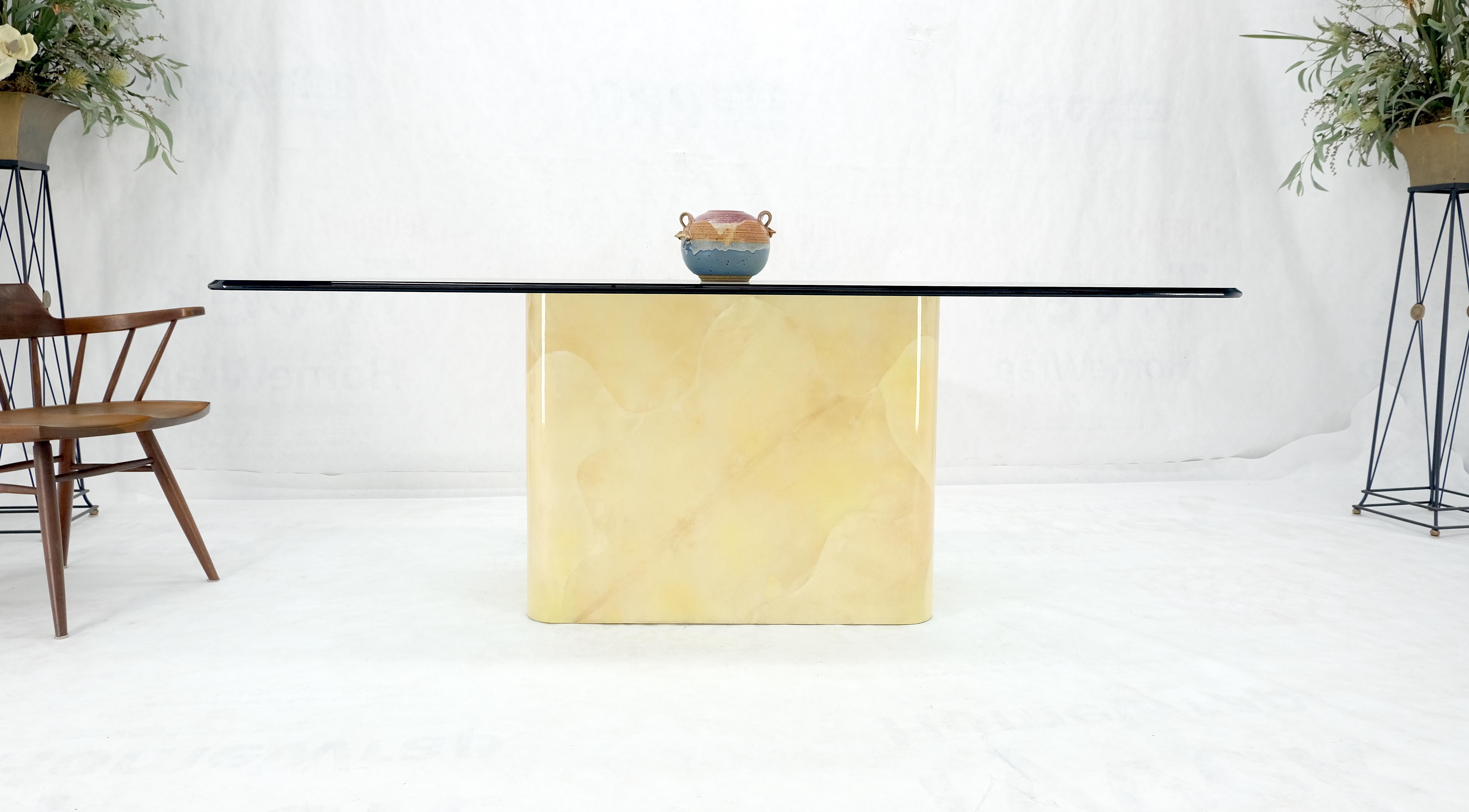 Table de salle à manger rectangulaire à base unique et plateau en verre 3/4 po. en cuir de chèvre parchemin en vente 1