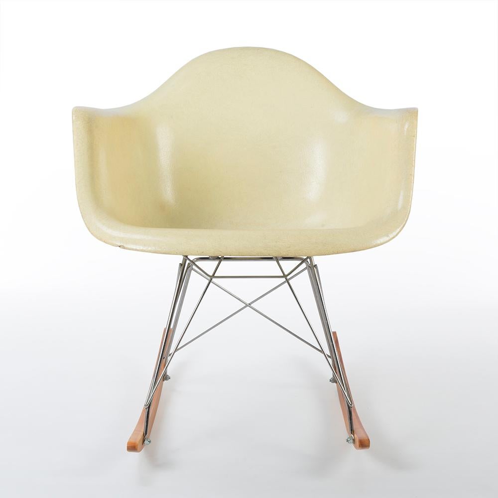 A great collector's piece. This original Eames Herman Miller parchment arm shell sports the coveted 'Venice Label' and sat upon its used, newer, RAR base, it makes for the perfect iconic rocking chair! The shell does display a small chip on the