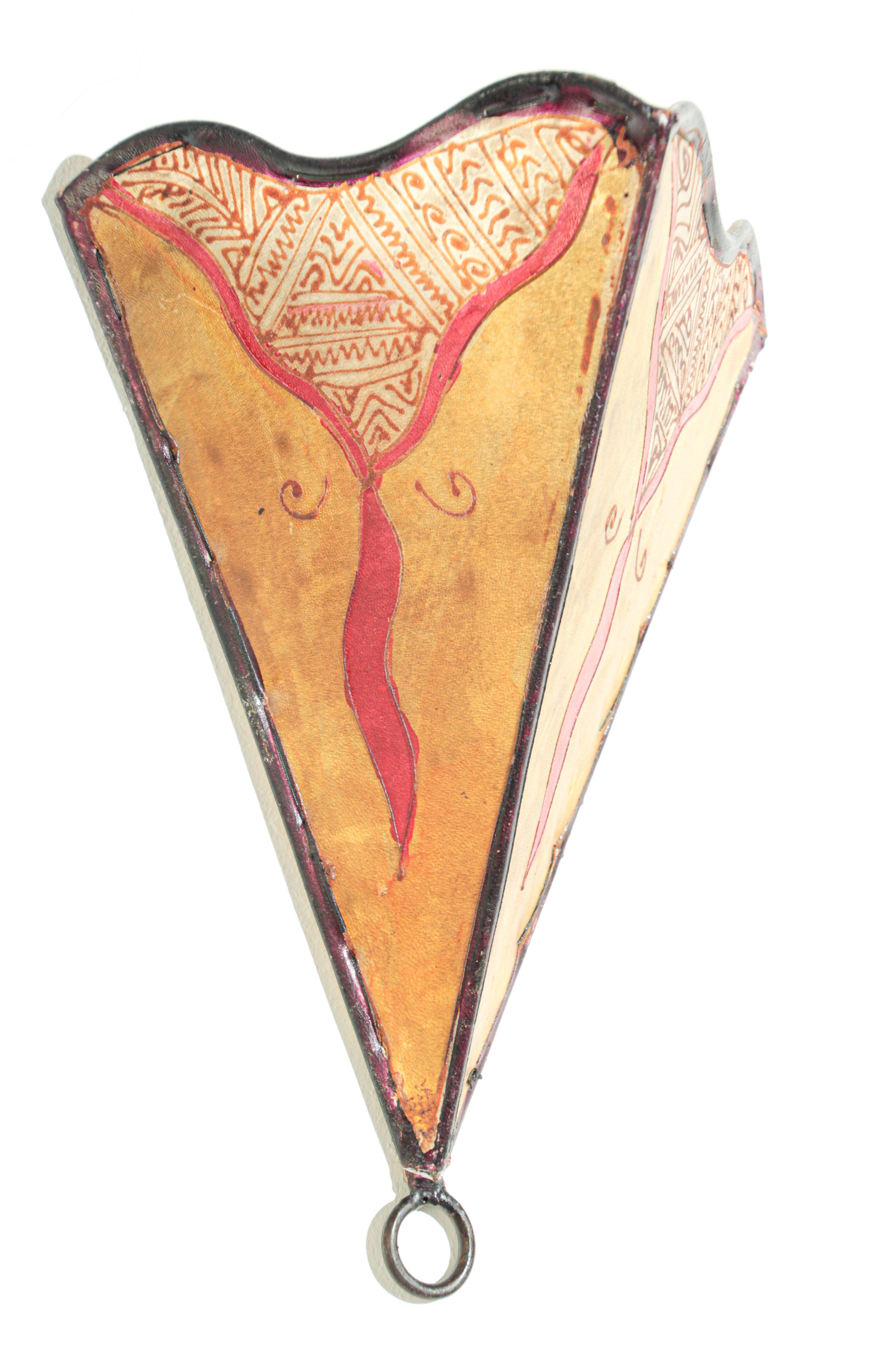 Arte popolare Applique d'arte nordafricana vintage in pergamena in vendita