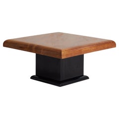 Table basse sur piédestal dans le style d'Aldo Tura, Italie, années 1970