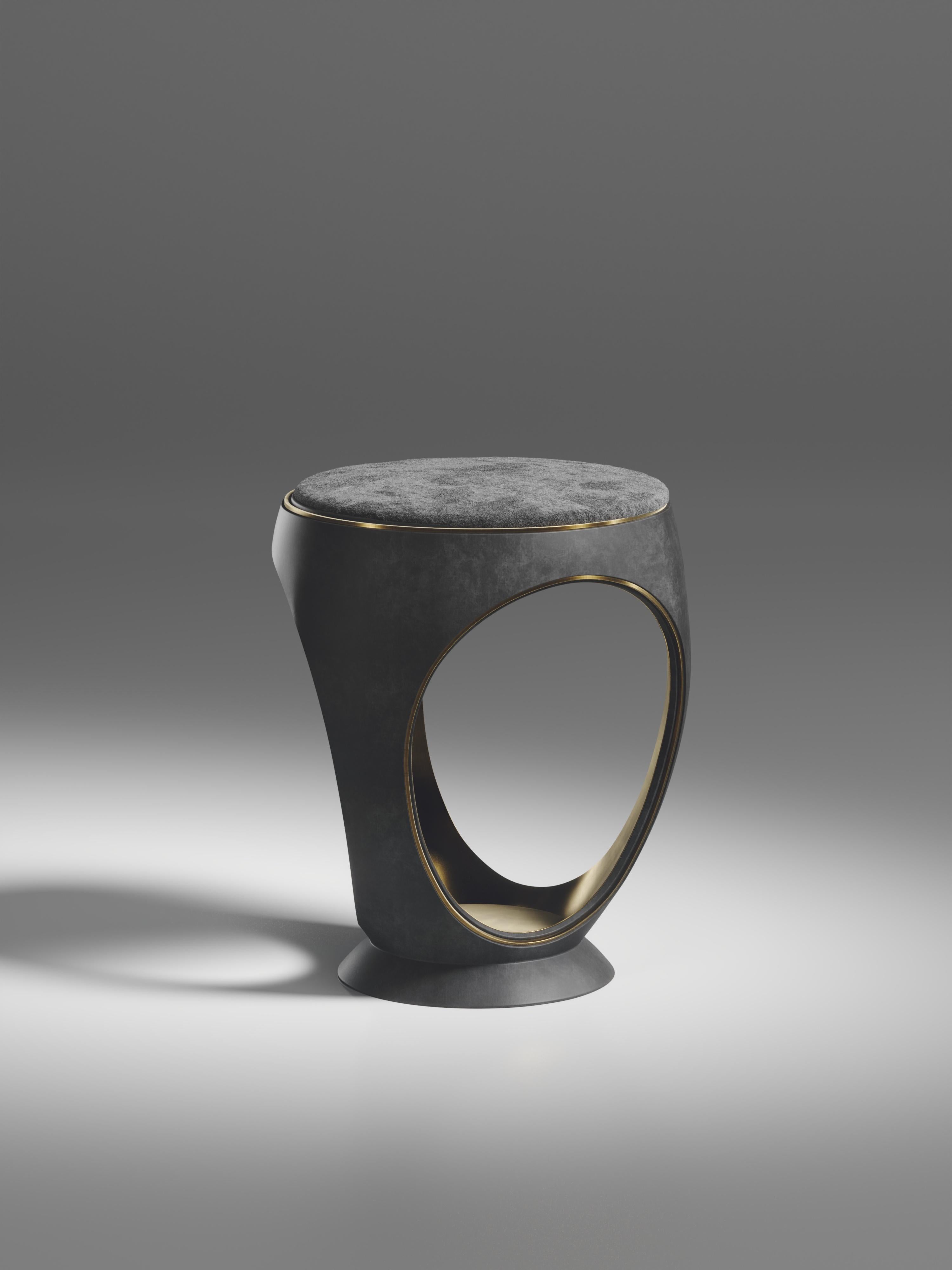 The ring stool in dark parchment is one of the most iconic pieces of the R&Y Augousti Collection. A Sculptural, jewel-like shape, this piece has been revamped with a discreet bronze-patina brass indentation detail on the exterior, as well as the