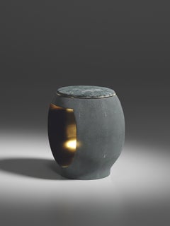 Tabouret parchemin avec revêtement en velours et laiton Bronze-Patina de R&Y Augousti