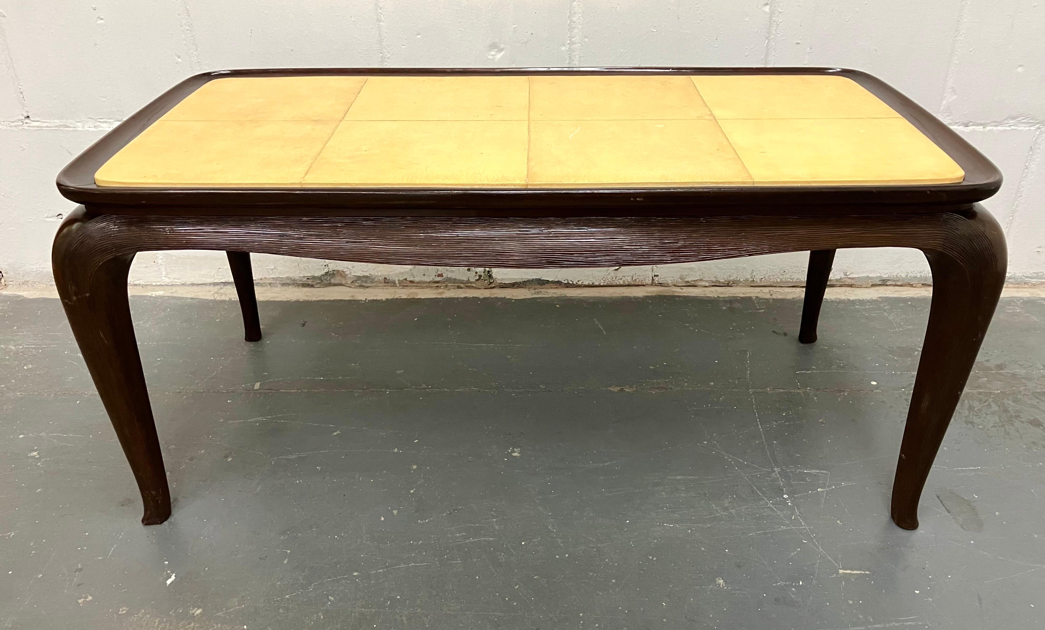 Mid-Century Modern Table basse surmontée de parchemin, attribuée à Atelier Borsani Varedo en vente
