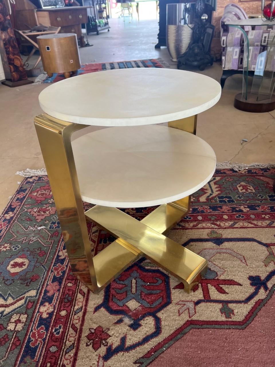 Elegant side table cover with goatskin and brass structure.

Parchment is natural color finish. 

(High gloss polyester resin filled finish).

Goatskin top coat matte 

Color Natural

Brass finish crystal coated.